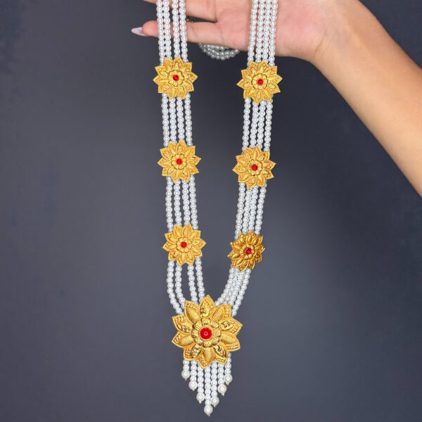 CRYSTAL HAAR - Image 1