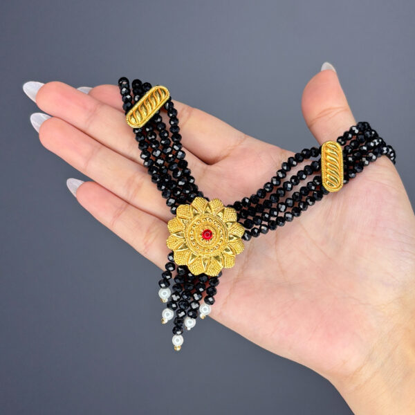 CRYSTAL HAAR - Image 1