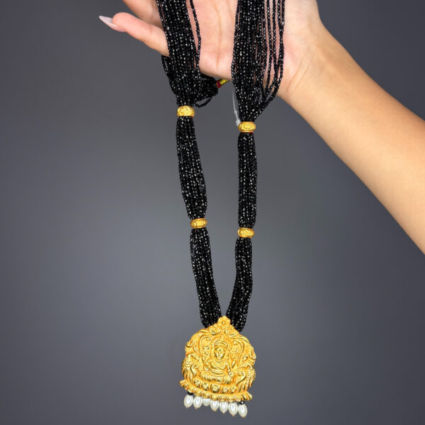 CRYSTAL HAAR - Image 1
