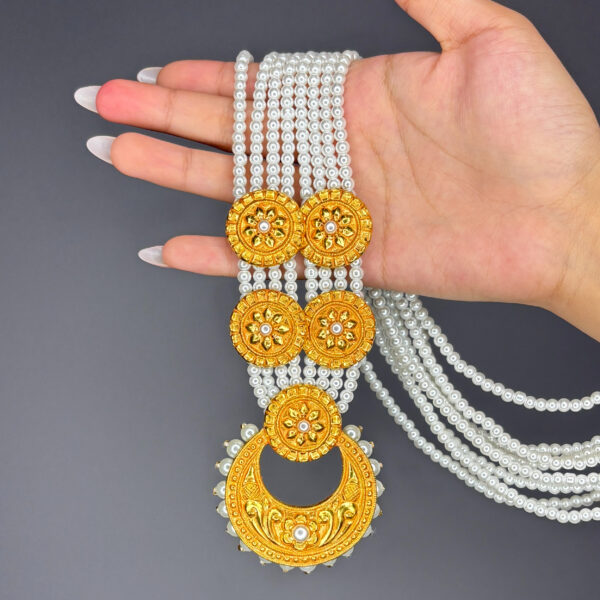 CRYSTAL HAAR - Image 1