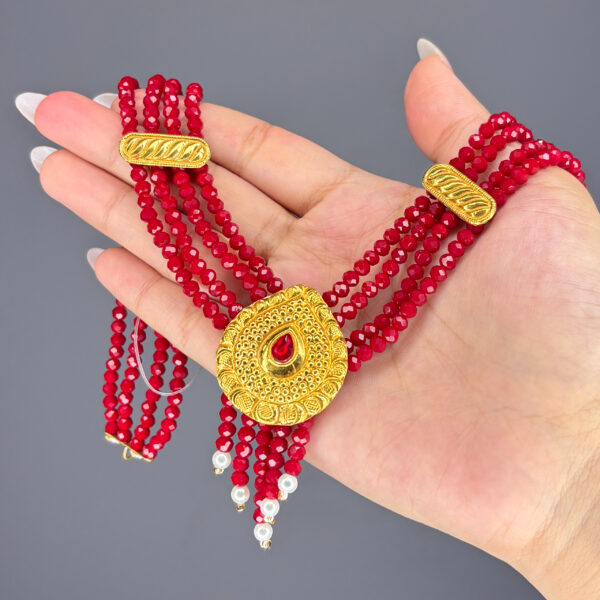 CRYSTAL HAAR - Image 1