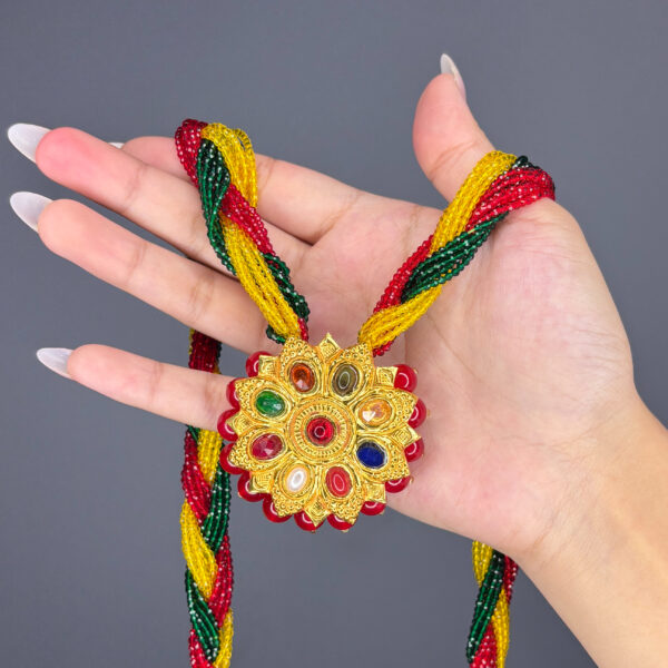 CRYSTAL HAAR - Image 1