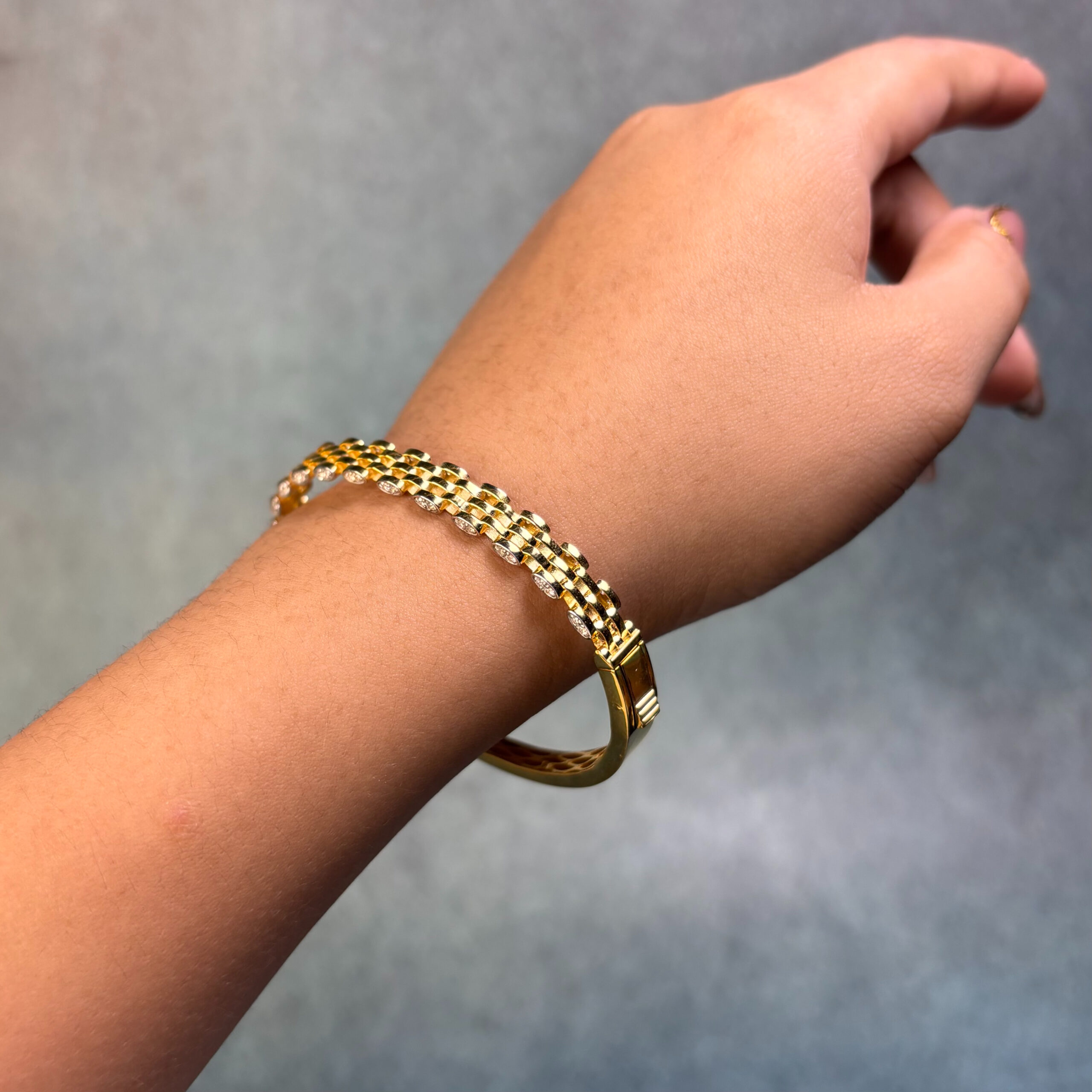 IMG_3335 9KT BANGLE - Image 1