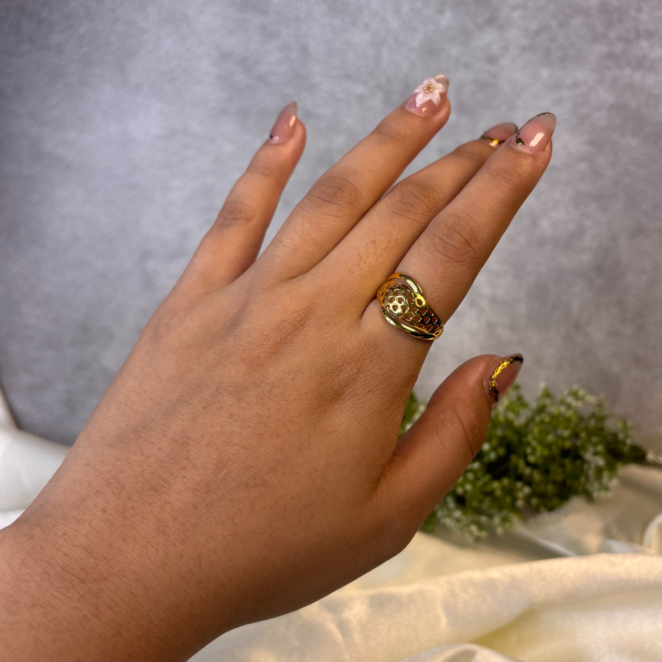 IMG_3508 LADIES RING (9KT GOLD) - Image 1