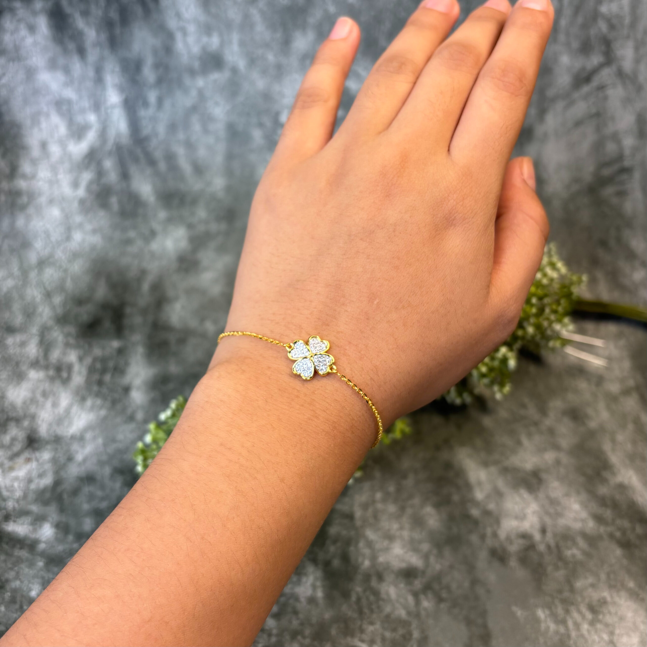 BRACELET ( 18KT GOLD)