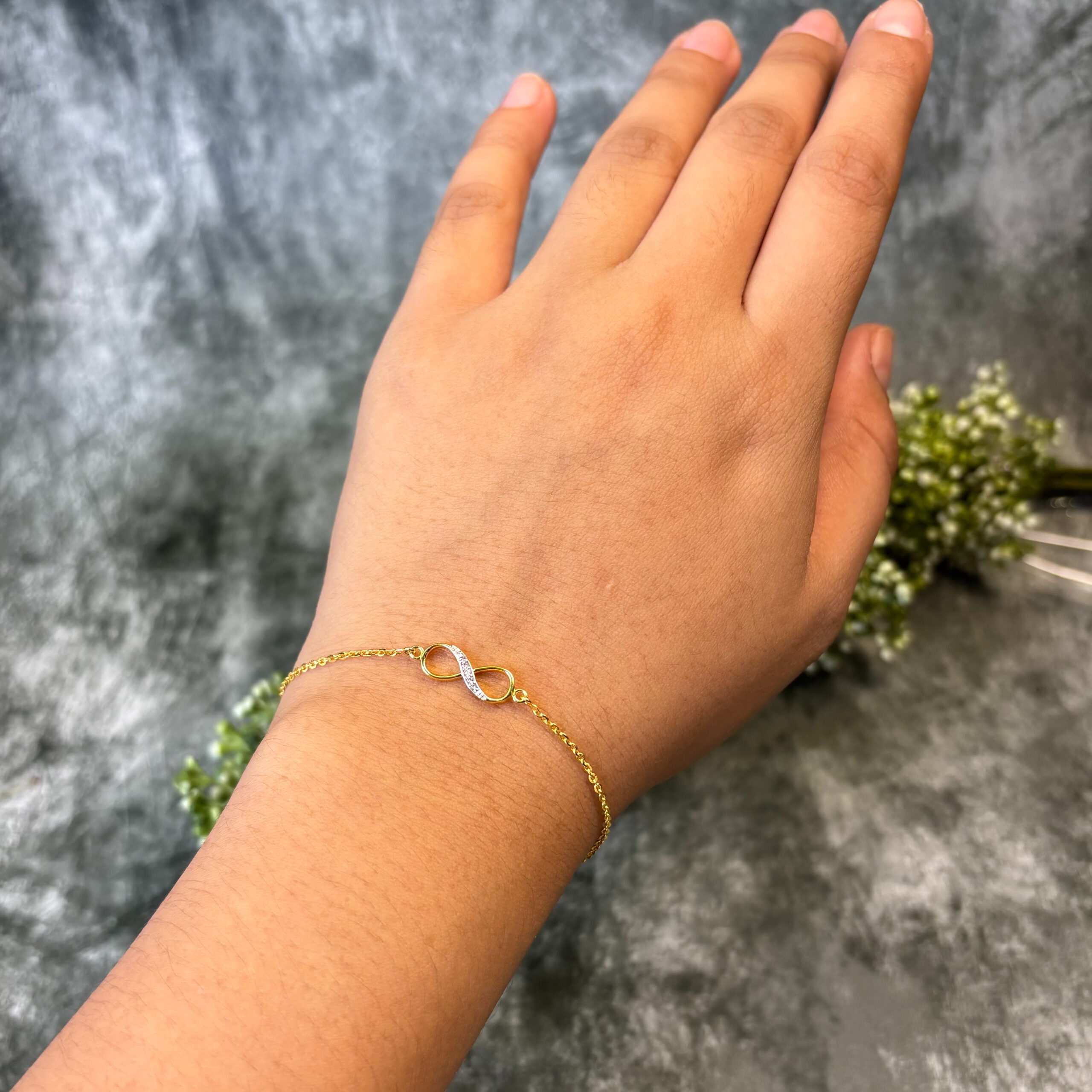 BRACELET ( 18KT GOLD)