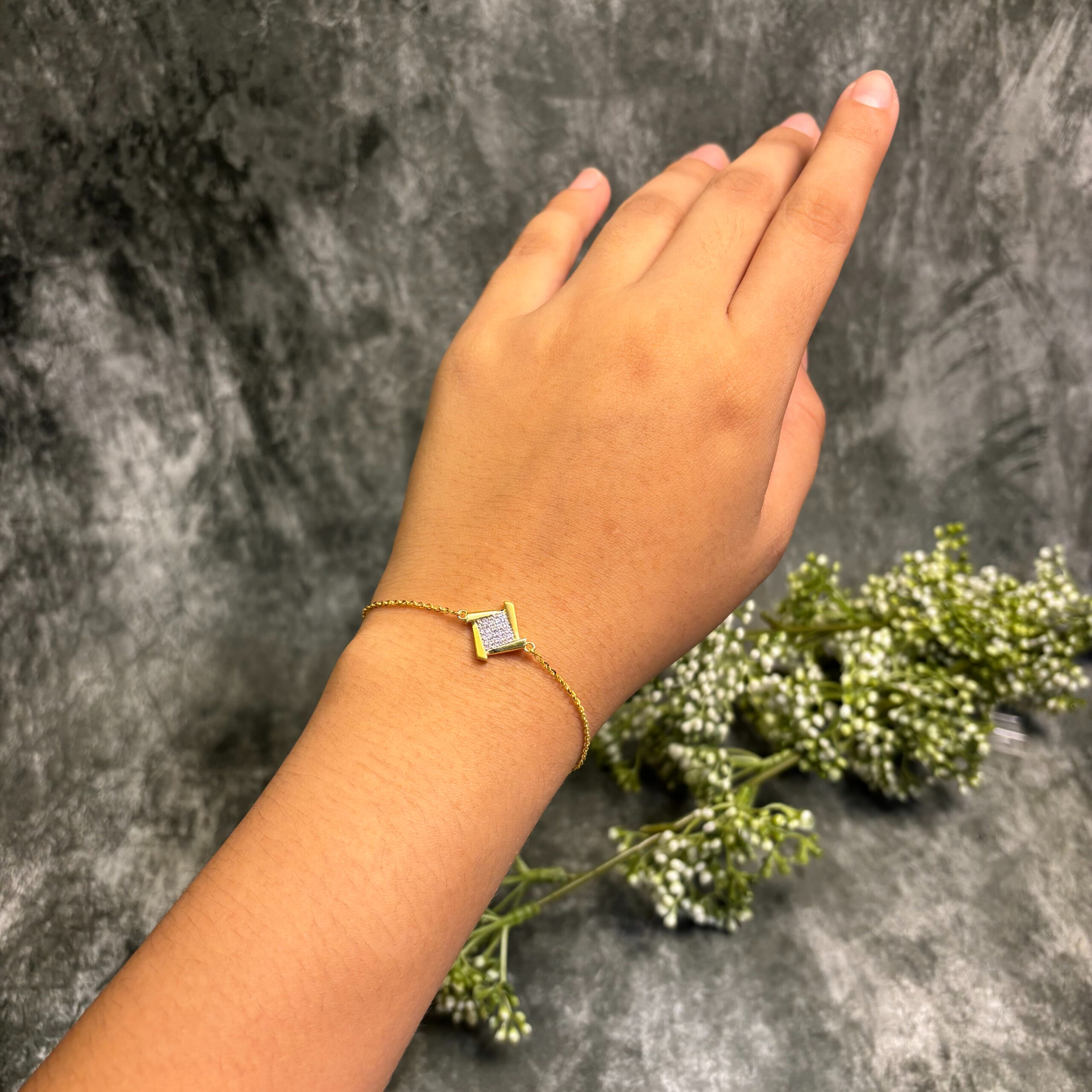 BRACELET ( 18KT GOLD)