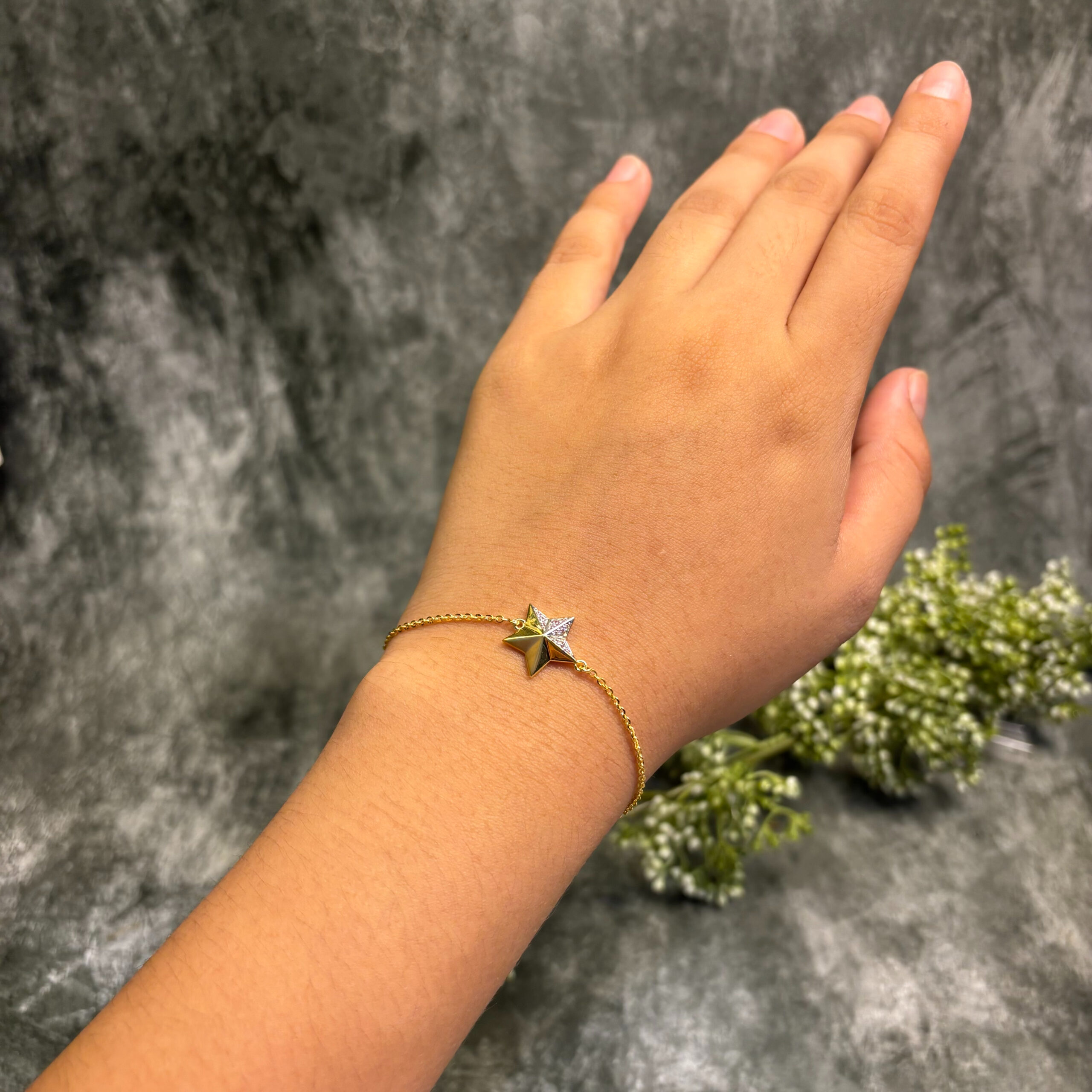 BRACELET ( 18KT GOLD)