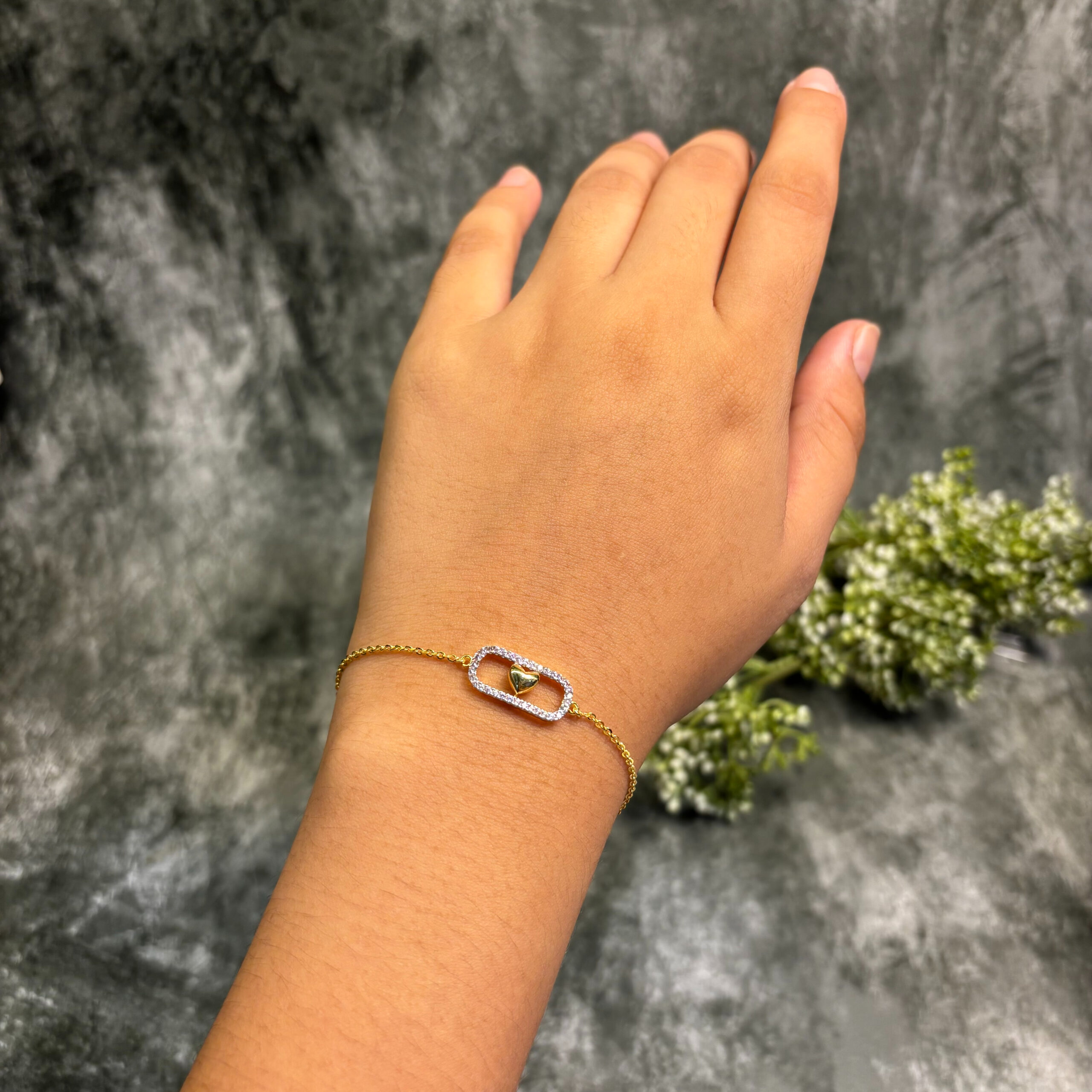 BRACELET ( 18KT GOLD)