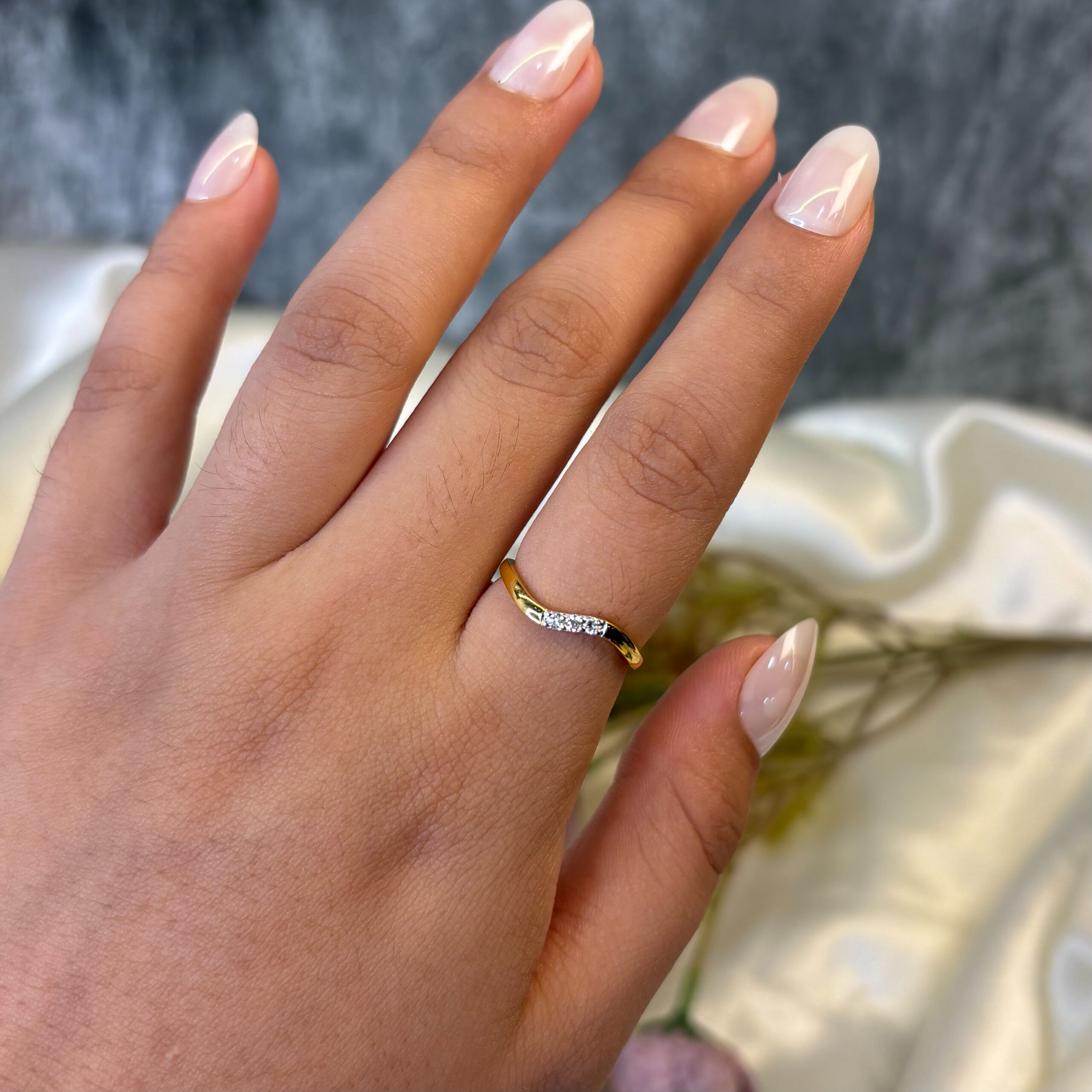 DIAMOND RING ( 18KT GOLD)