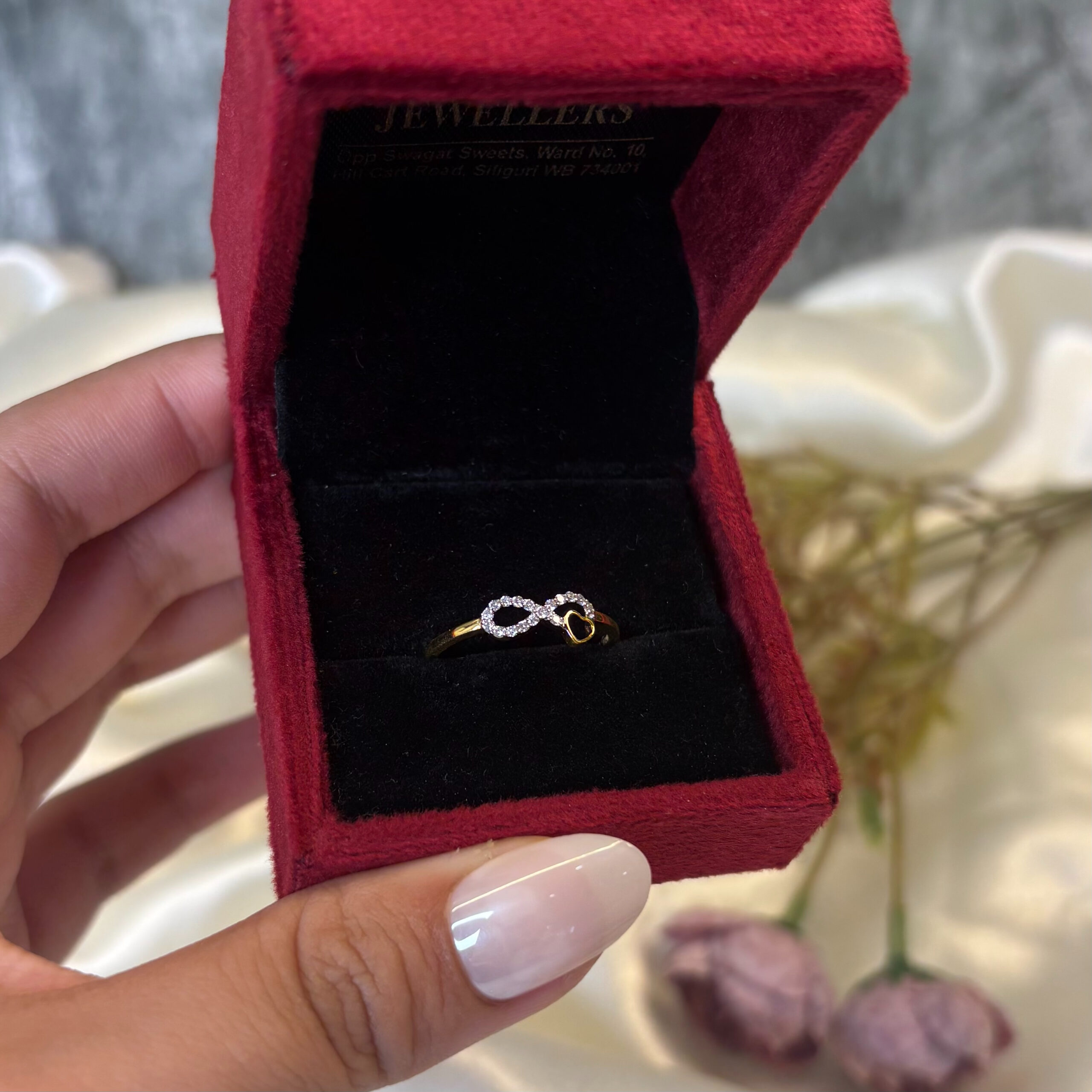 DIAMOND RING ( 18KT GOLD)