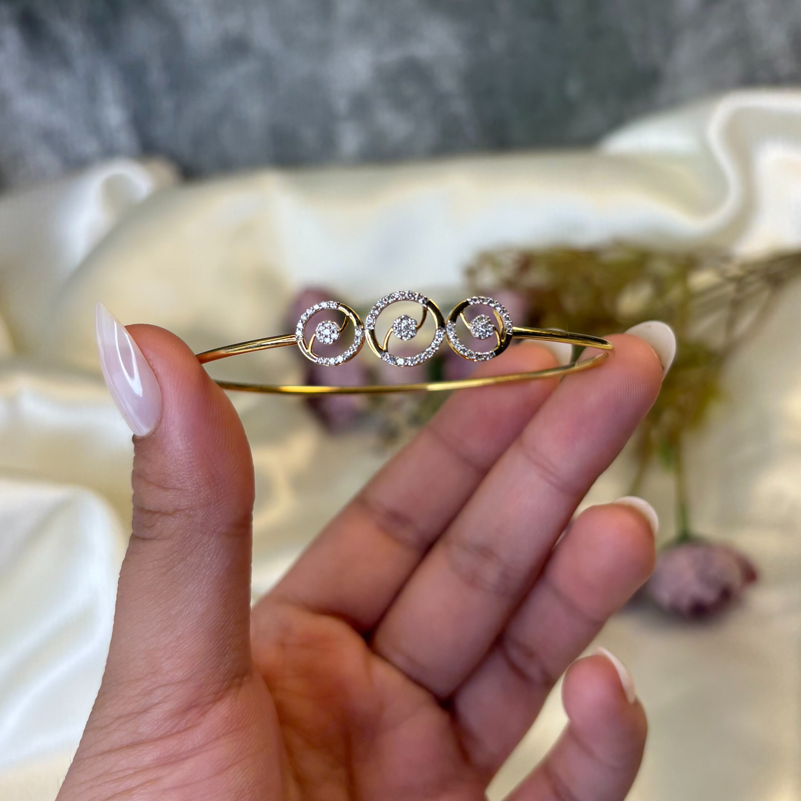 DIAMOND BANGLE ( 18KT GOLD)