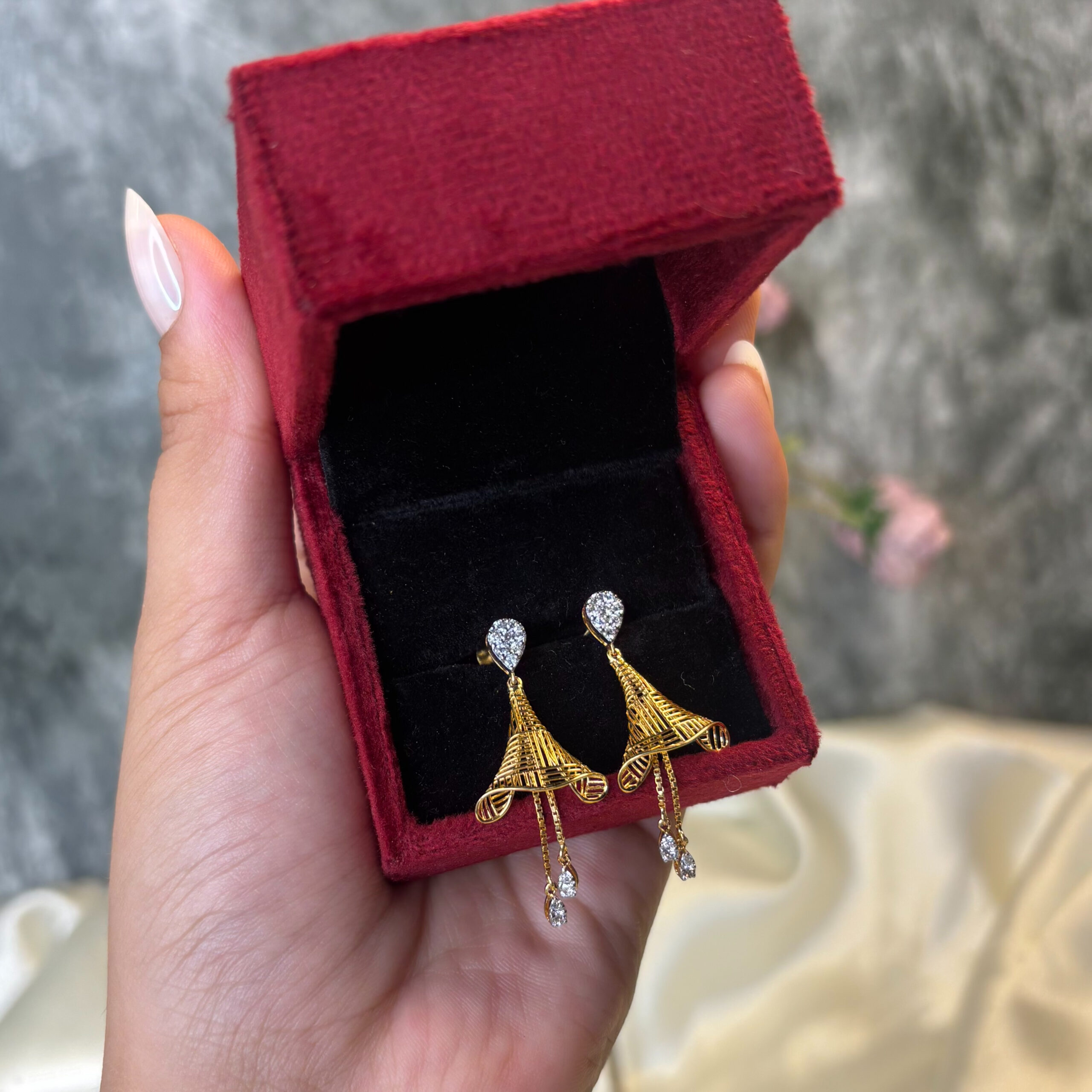 DIAMOND EARRING ( 18KT GOLD)
