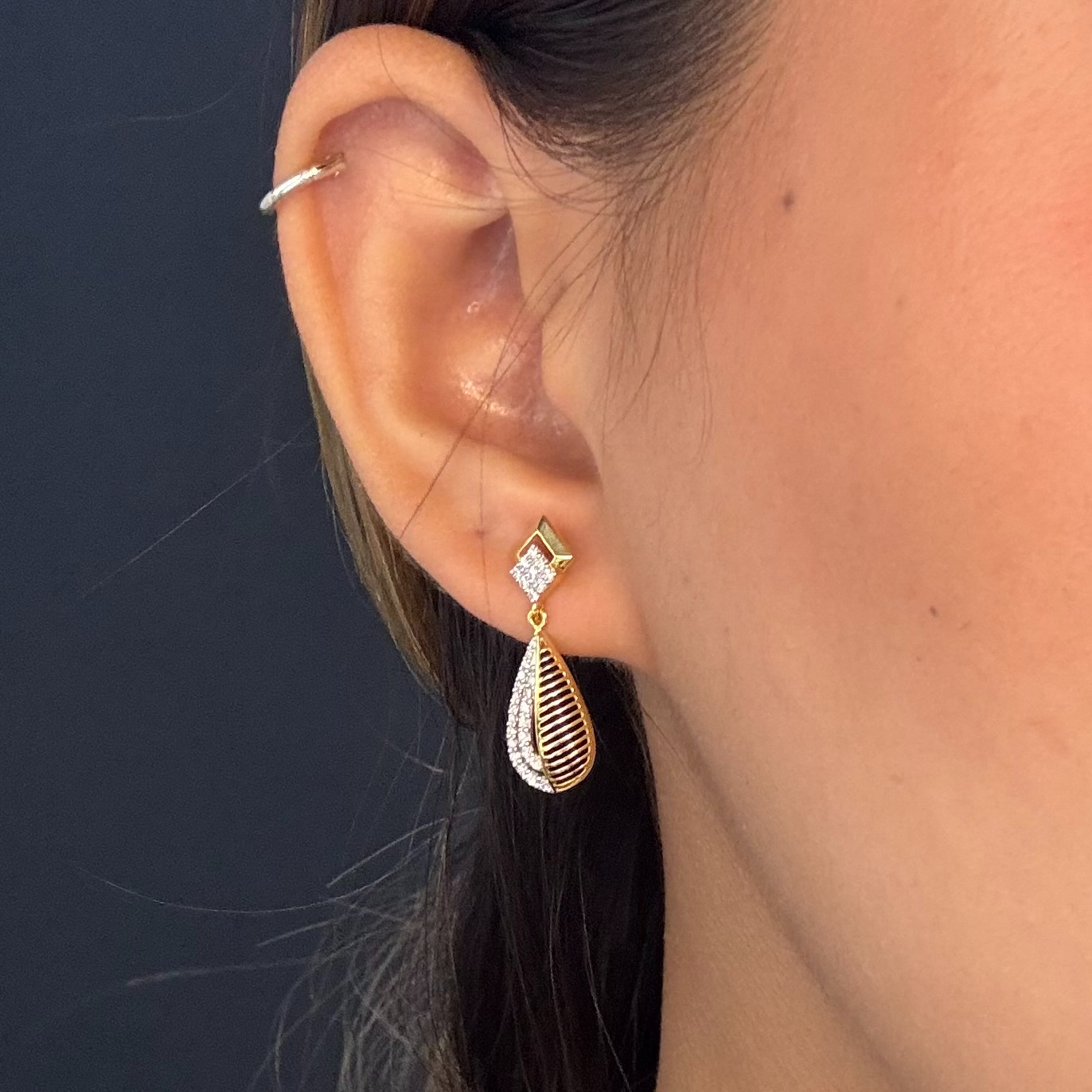 DIAMOND EARRING ( 18KT GOLD)
