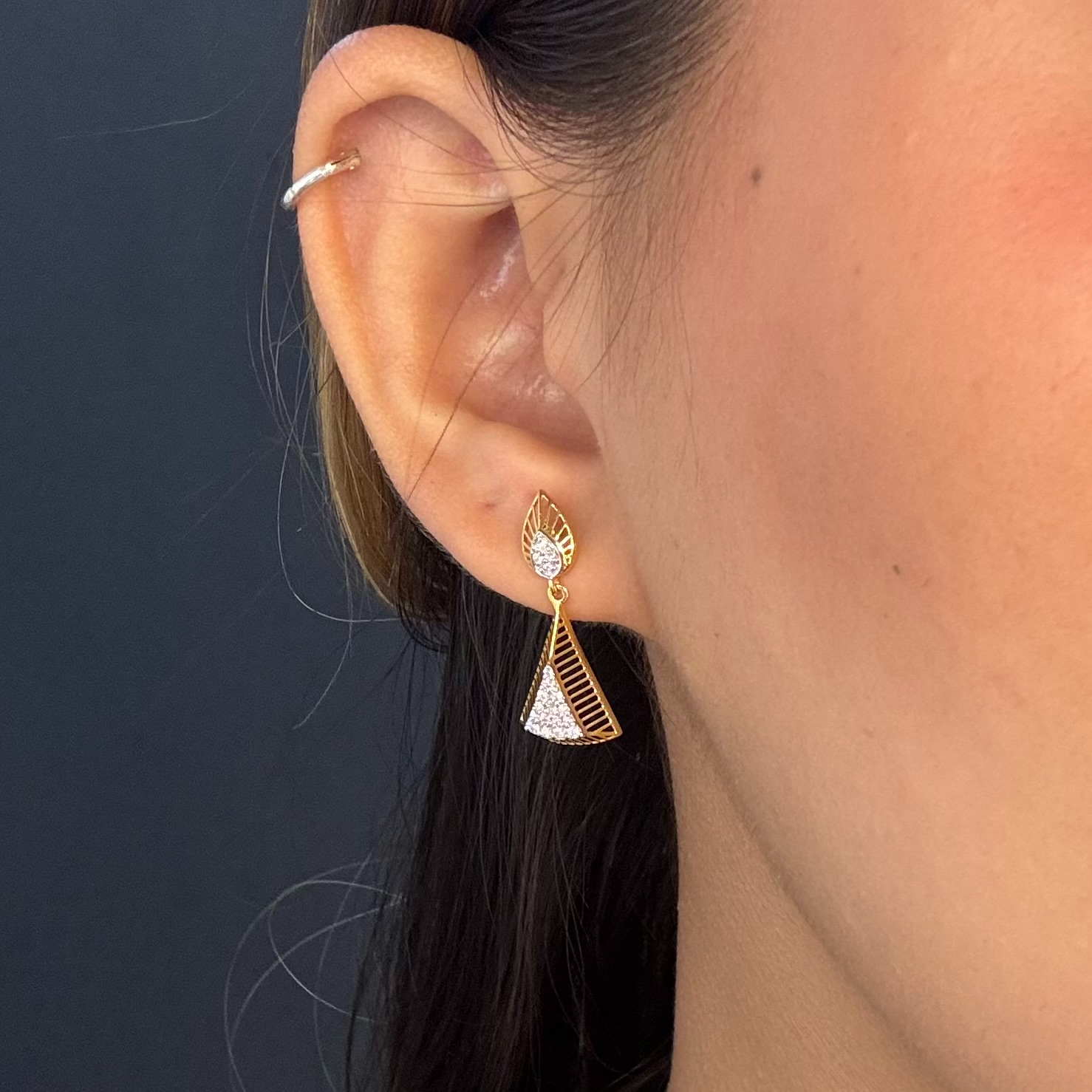 DIAMOND EARRING ( 18KT GOLD)