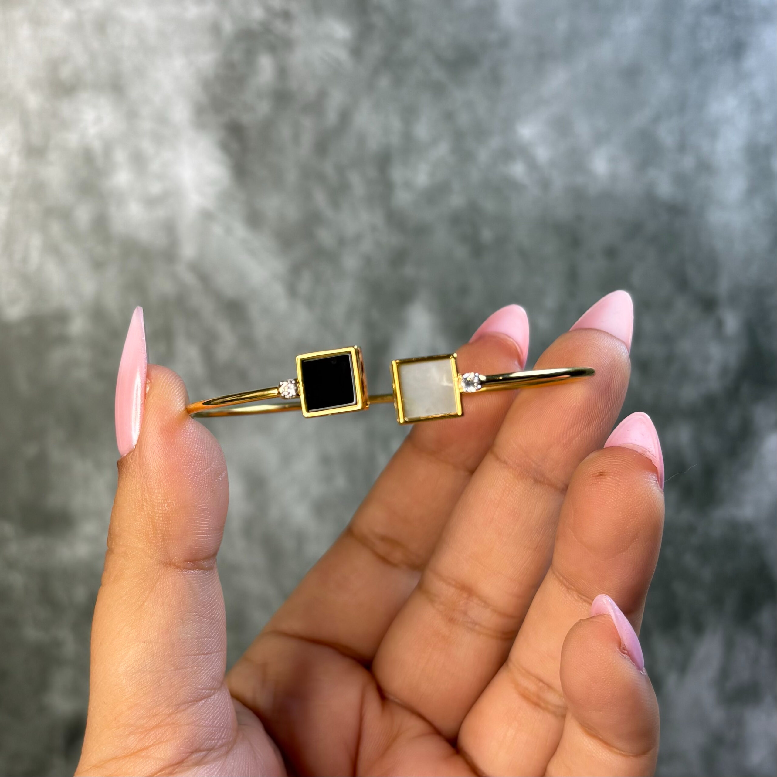 BANGLE ( 9KT GOLD)