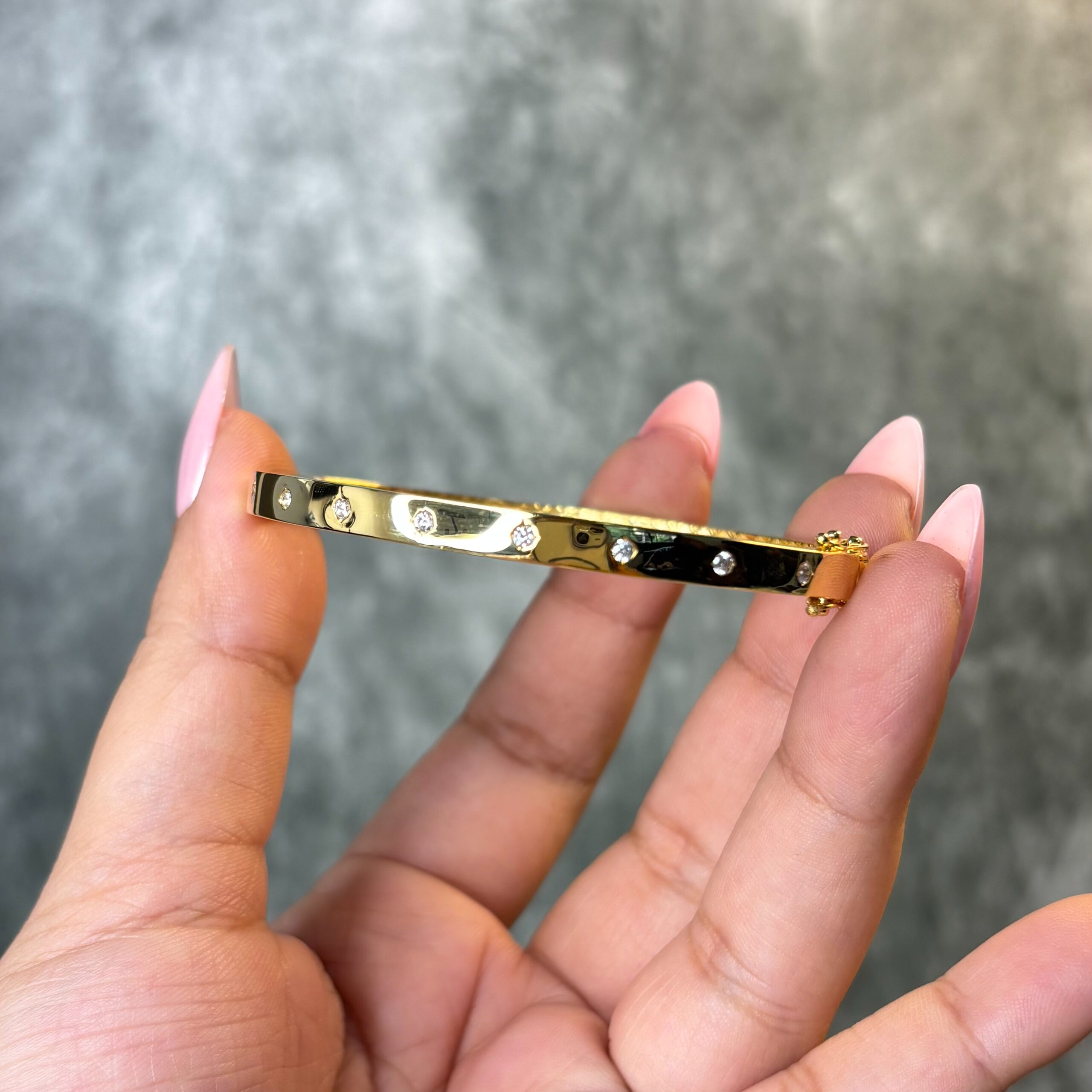 BANGLE ( 9KT GOLD)