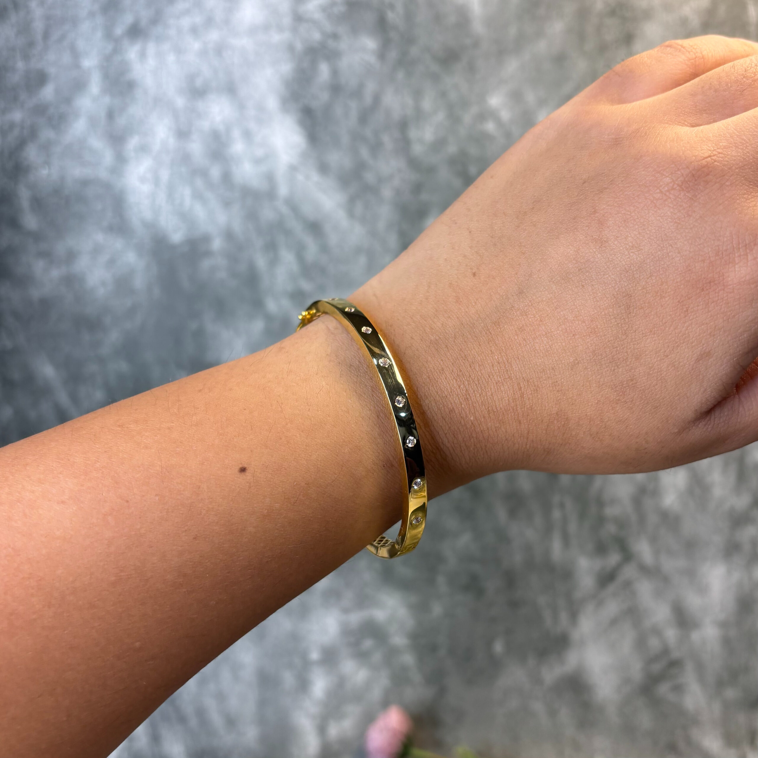 BANGLE ( 9KT GOLD)