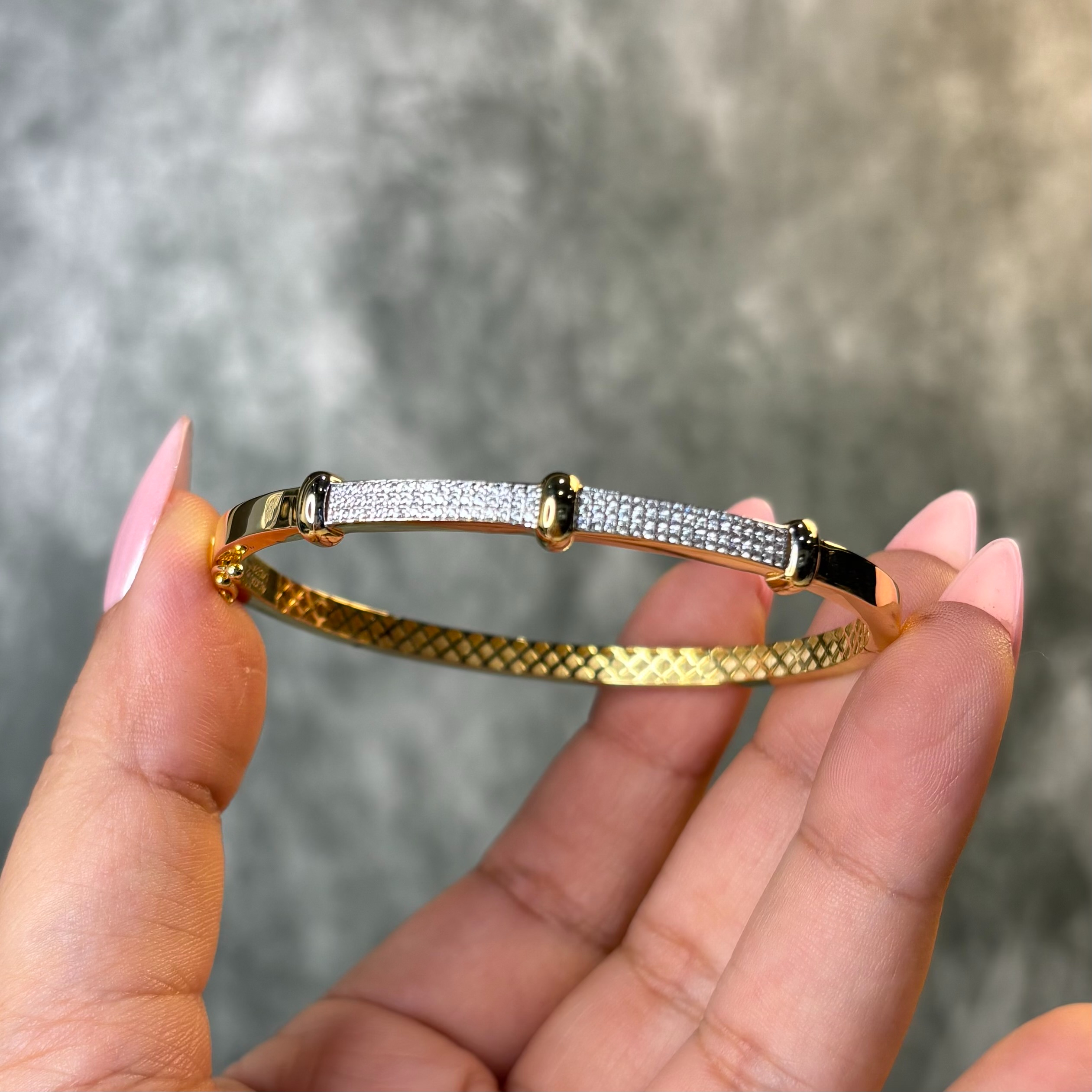 BANGLE ( 9KT GOLD)