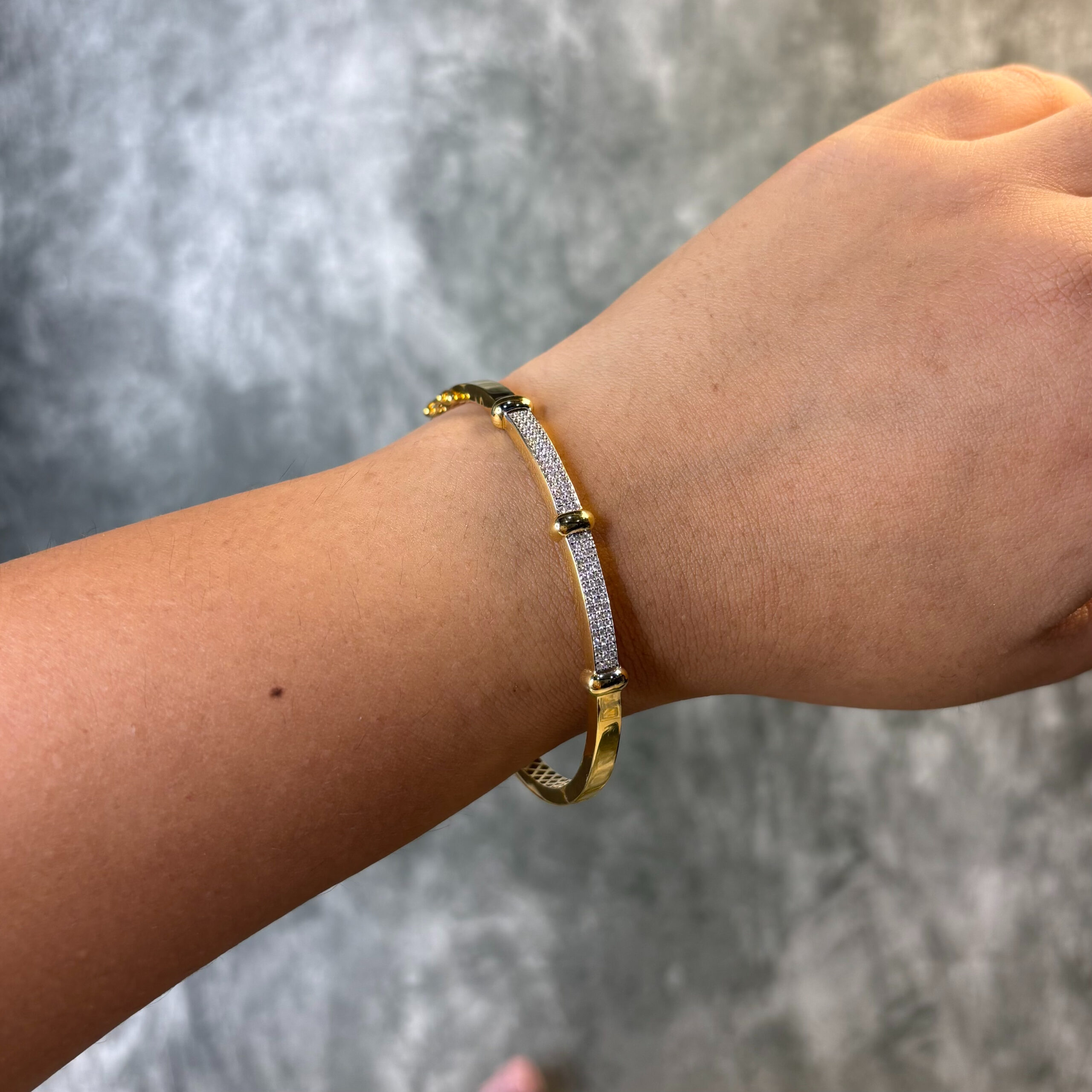 BANGLE ( 9KT GOLD)