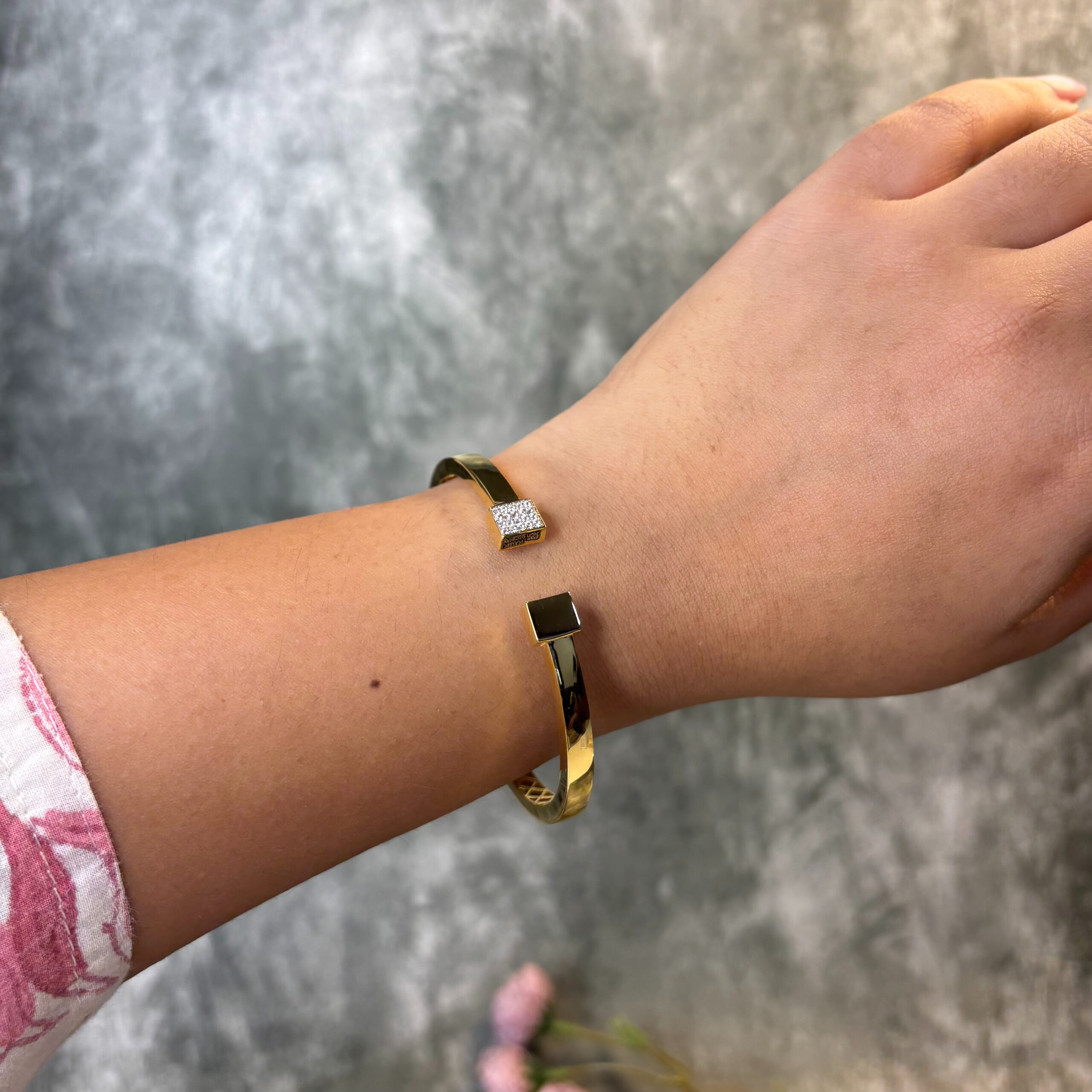 BANGLE ( 9KT GOLD)