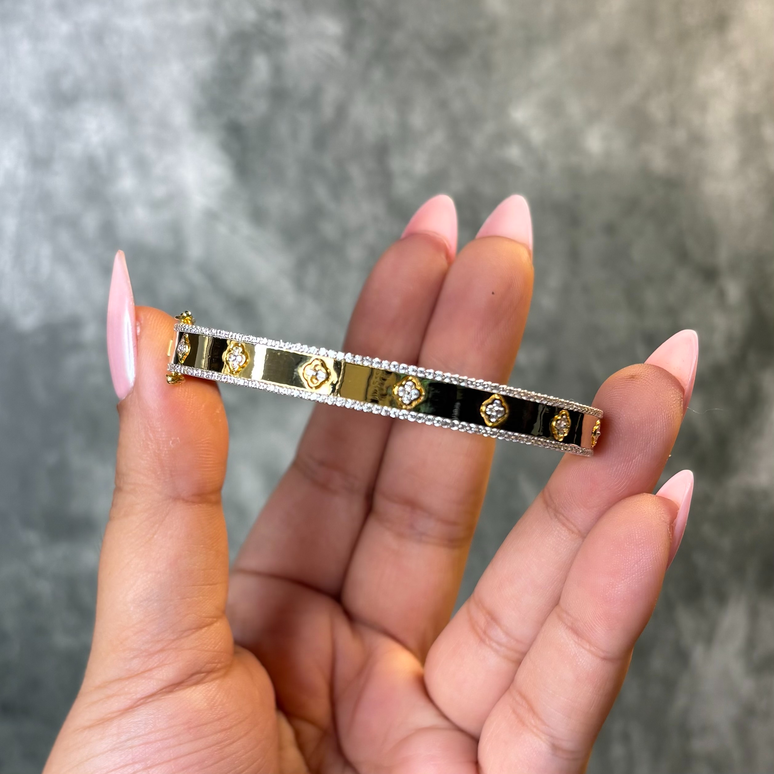BANGLE ( 9KT GOLD)