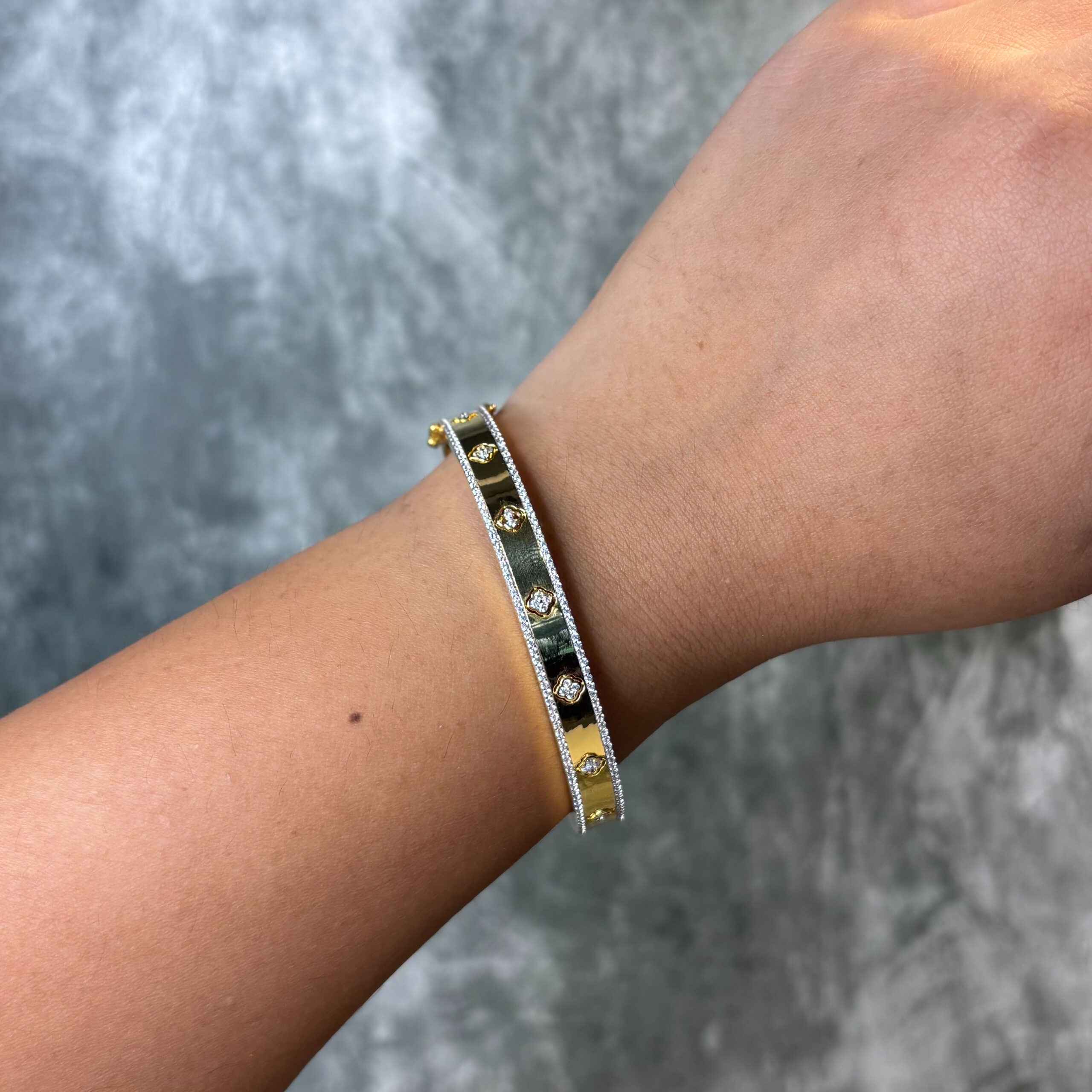 BANGLE ( 9KT GOLD)