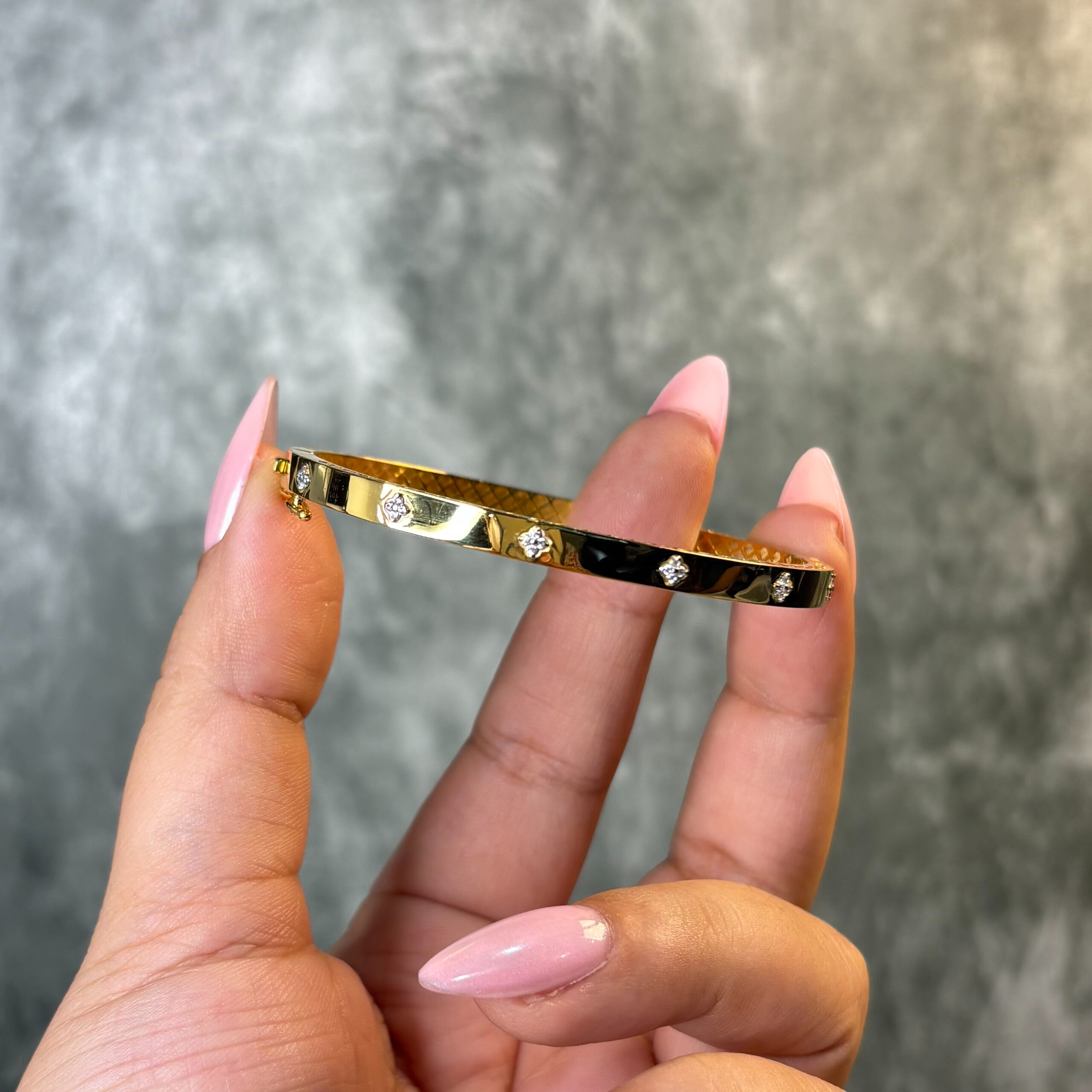 BANGLE ( 9KT GOLD)