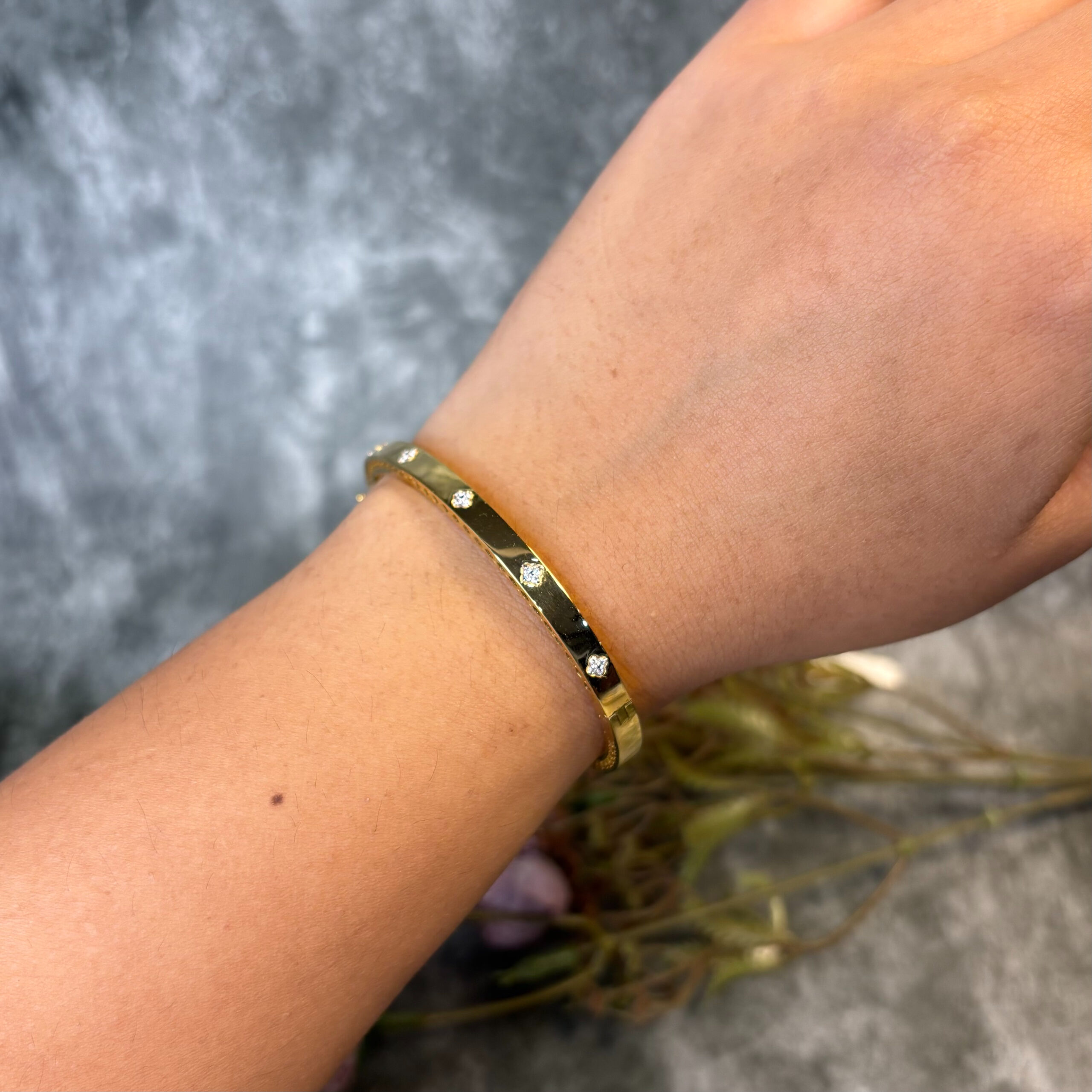 BANGLE ( 9KT GOLD)