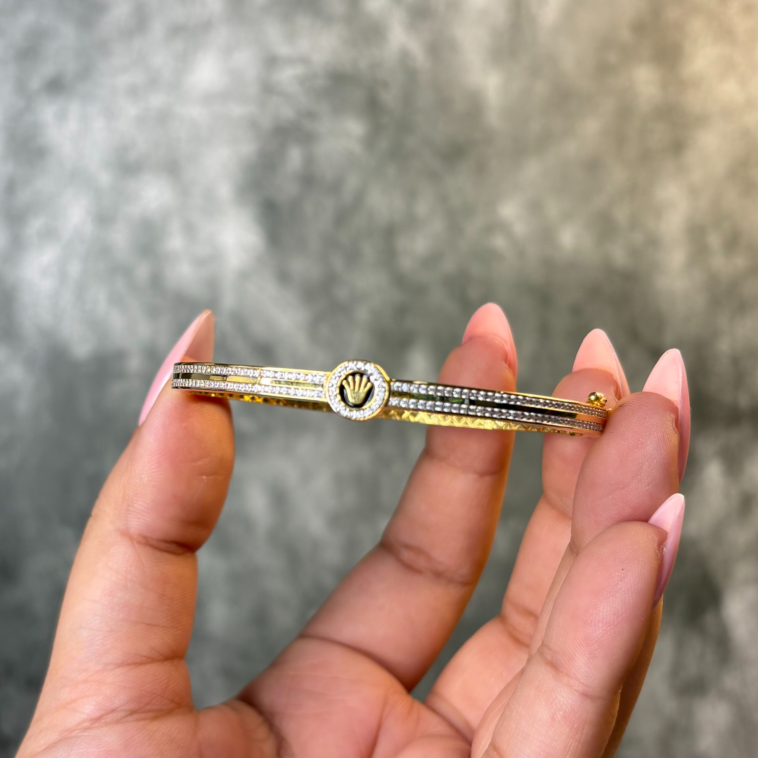 BANGLE ( 9KT GOLD)