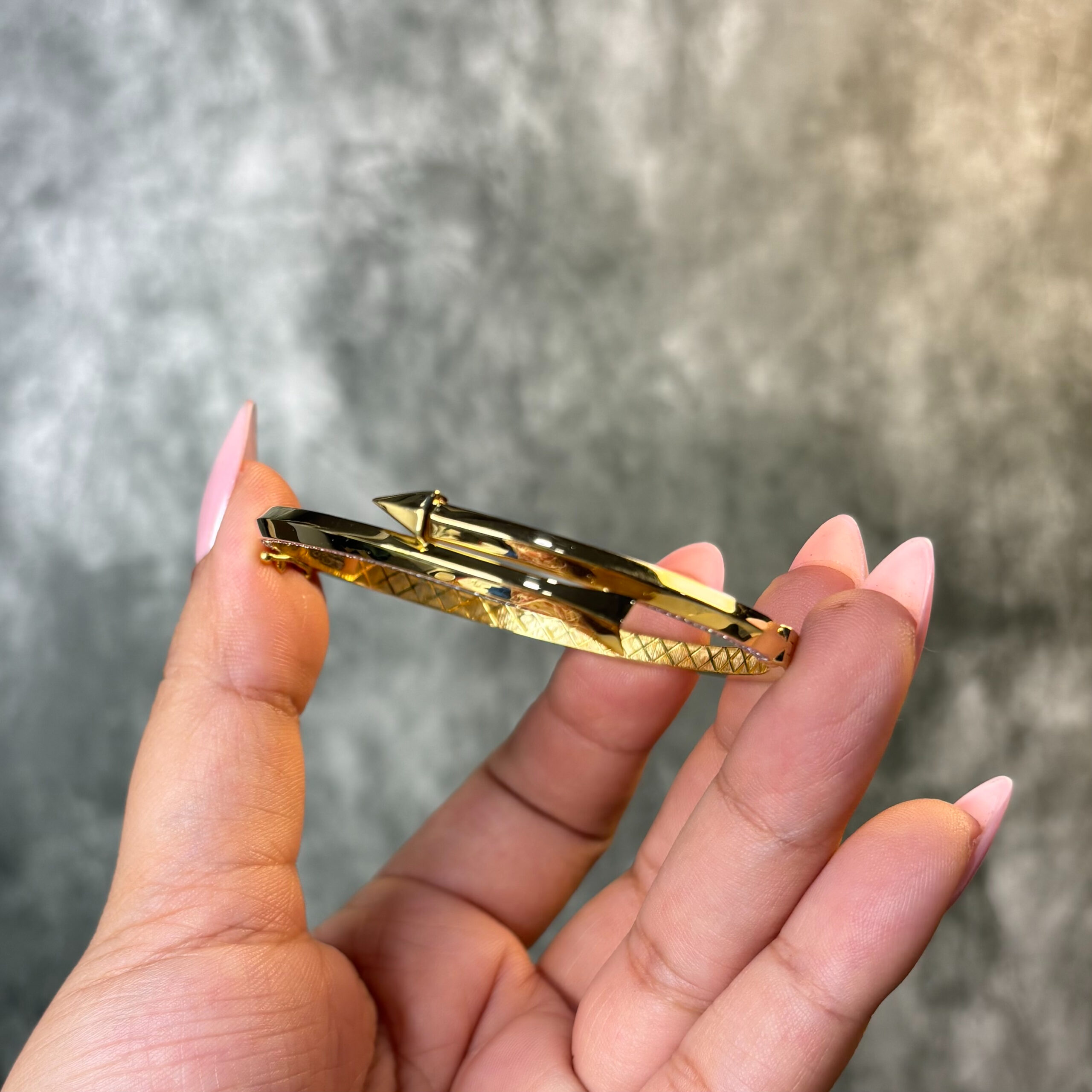 BANGLE ( 9KT GOLD)