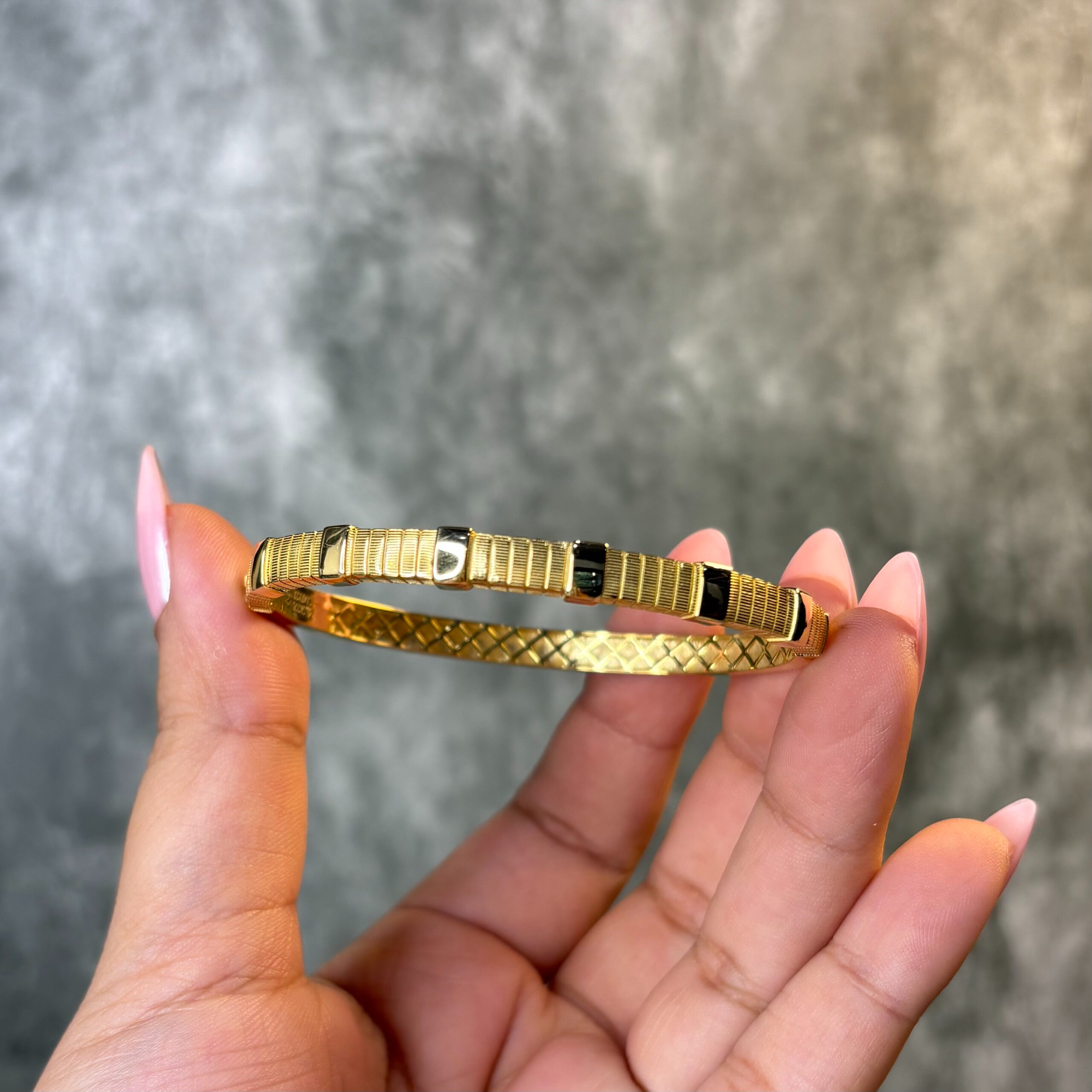 BANGLE ( 9KT GOLD)