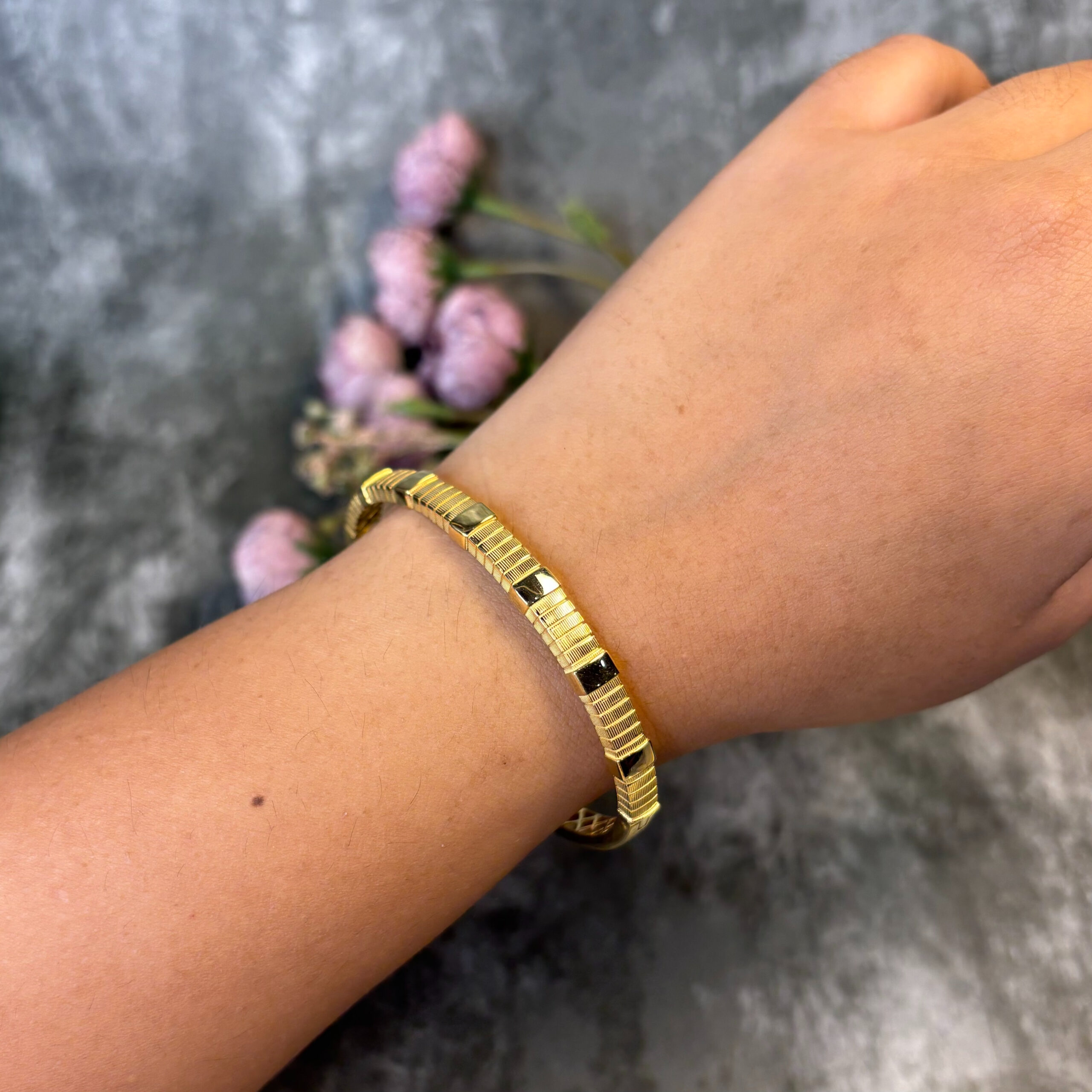 BANGLE ( 9KT GOLD)