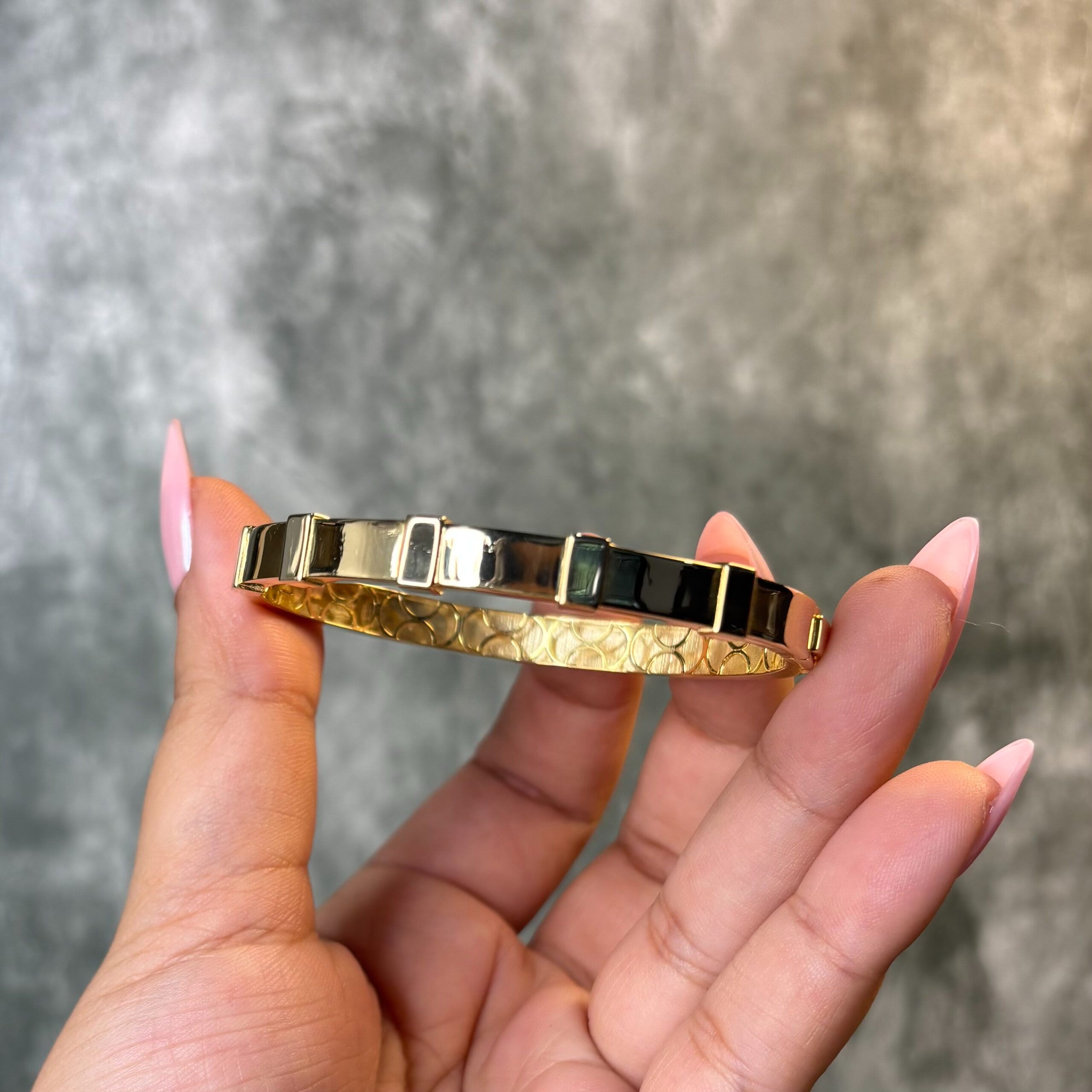 BANGLE ( 9KT GOLD)