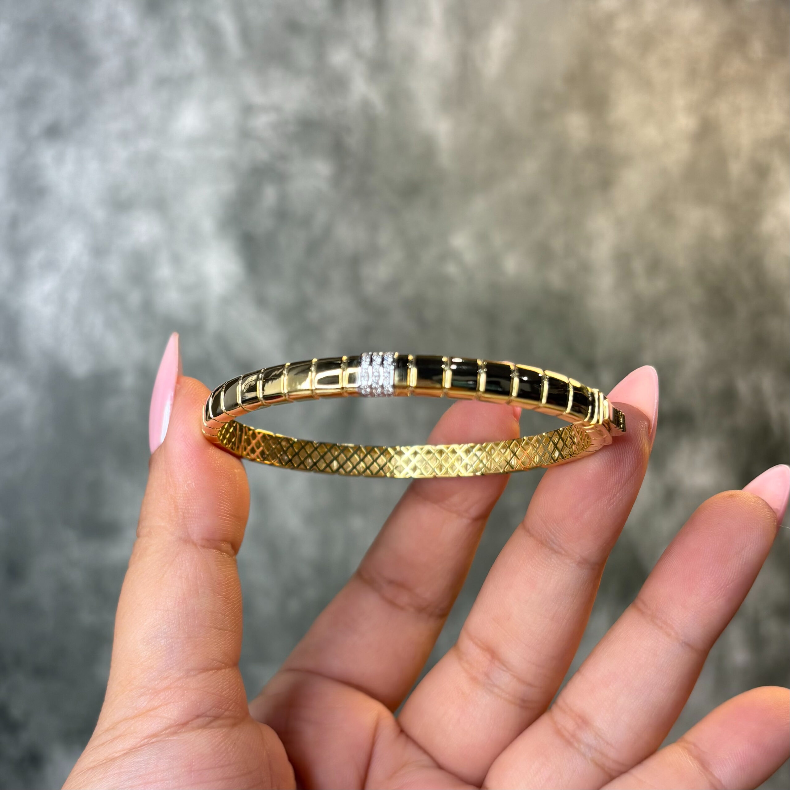 BANGLE ( 9KT GOLD)