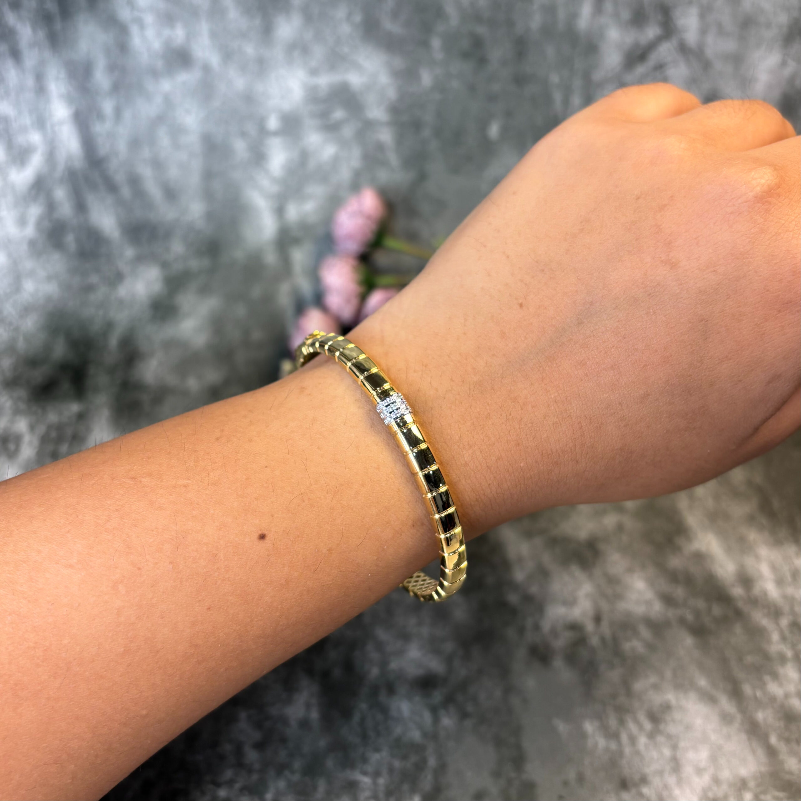 BANGLE ( 9KT GOLD)