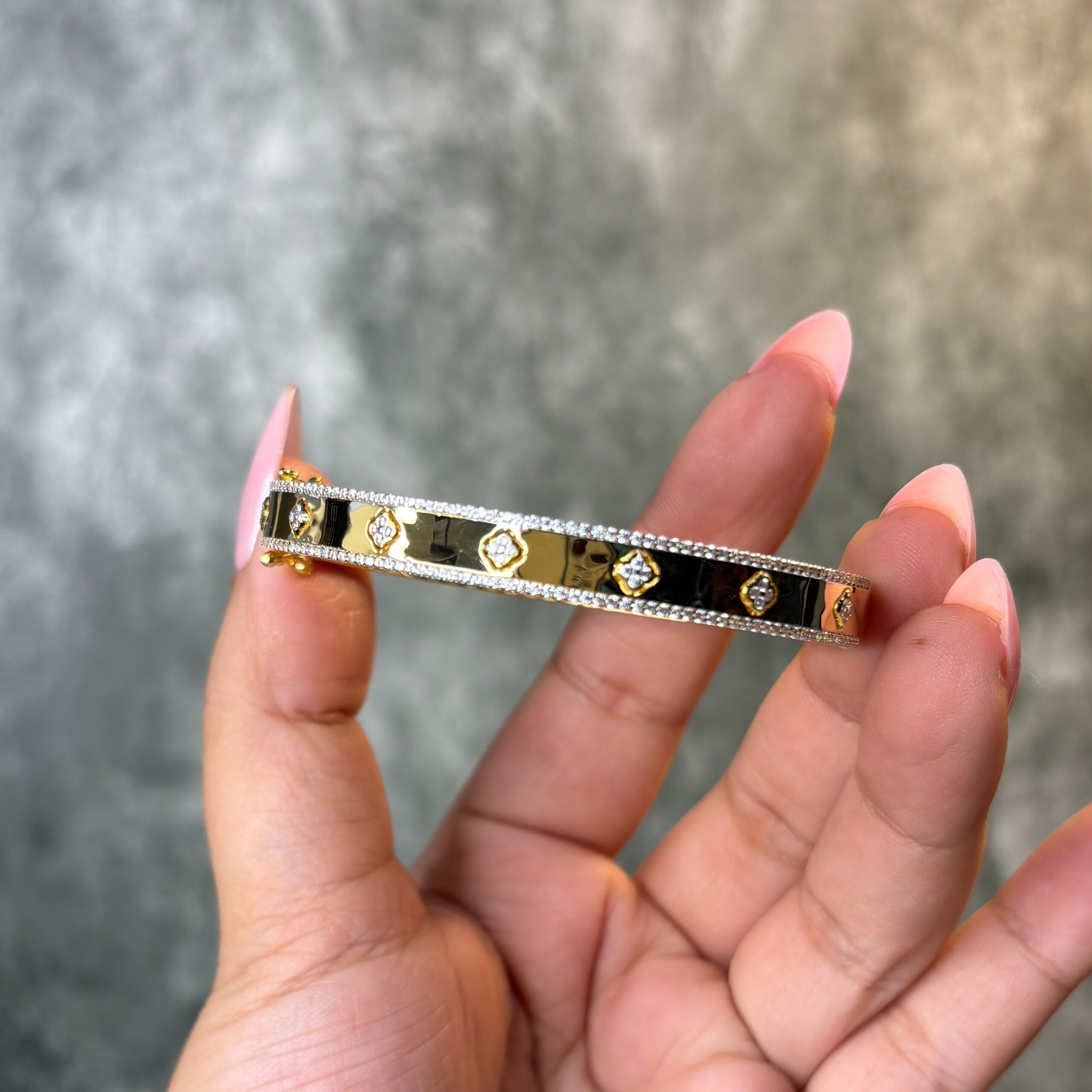 BANGLE ( 9KT GOLD)