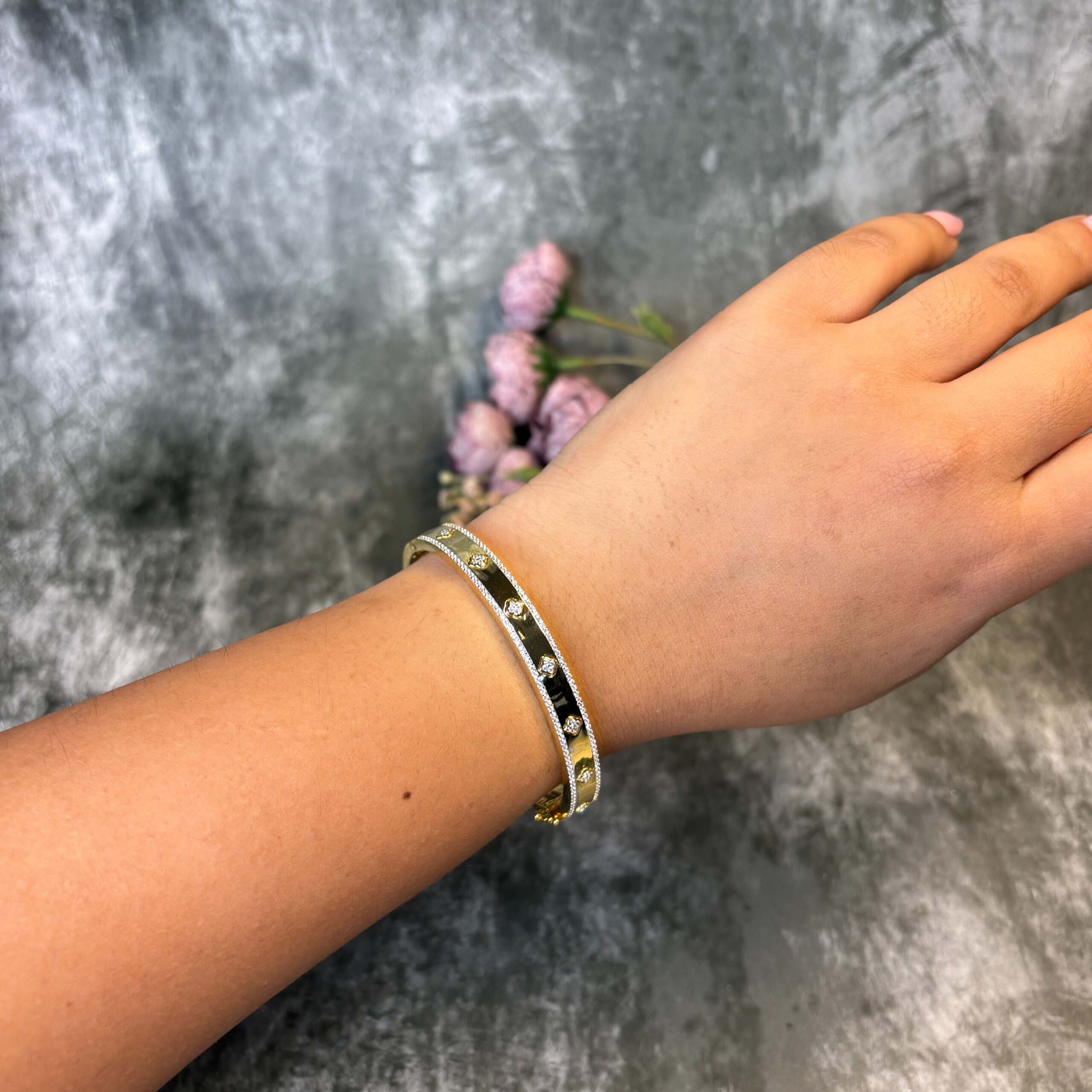 BANGLE ( 9KT GOLD)