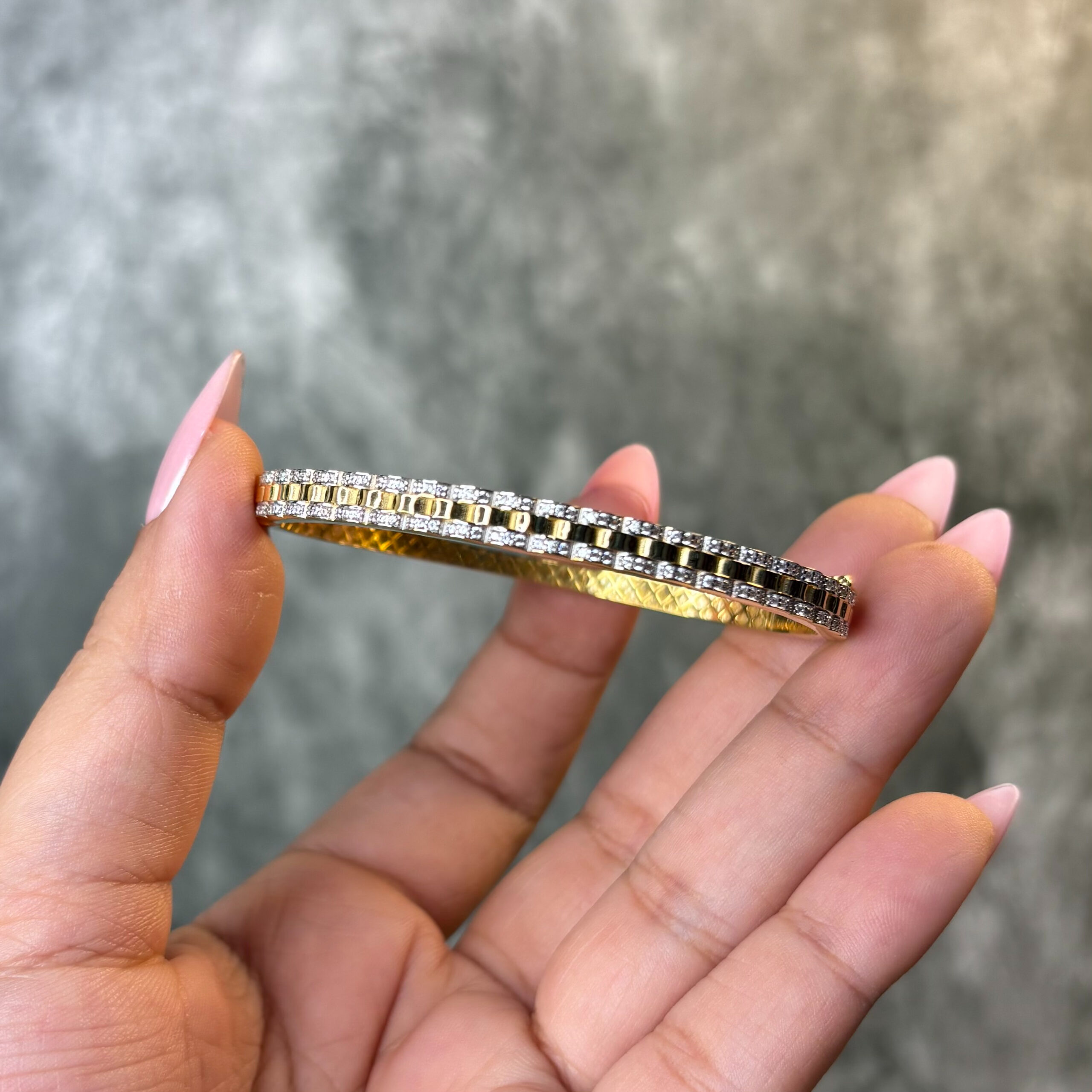 BANGLE ( 9KT GOLD)