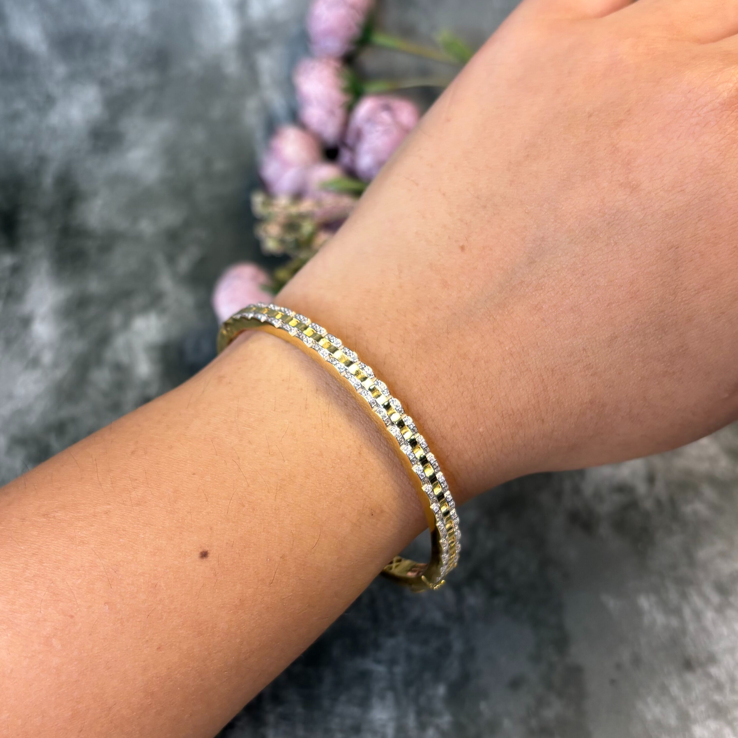 BANGLE ( 9KT GOLD)