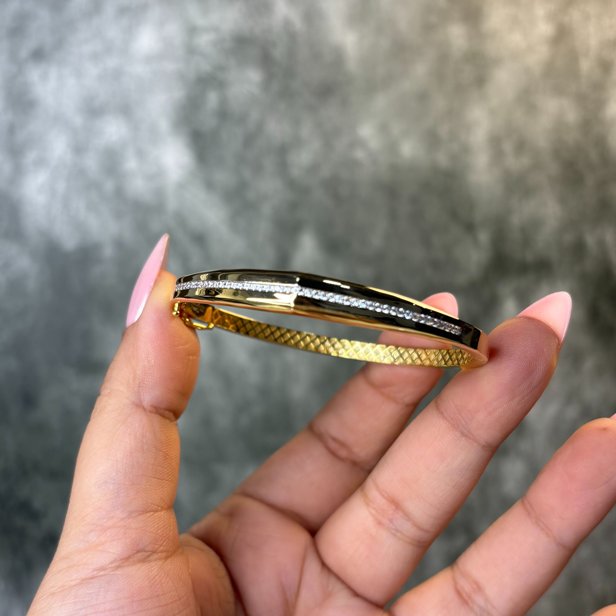 BANGLE ( 9KT GOLD)
