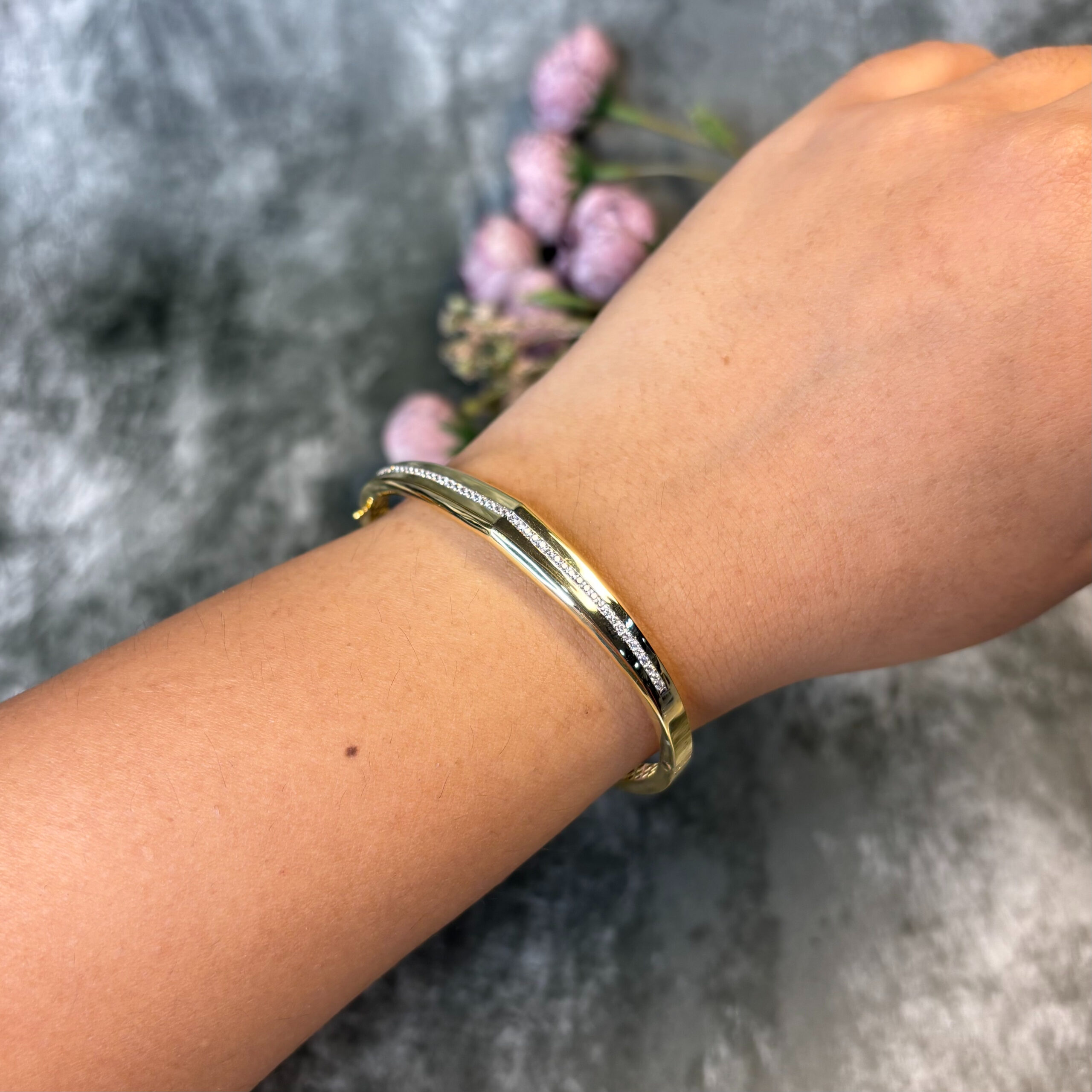 BANGLE ( 9KT GOLD)