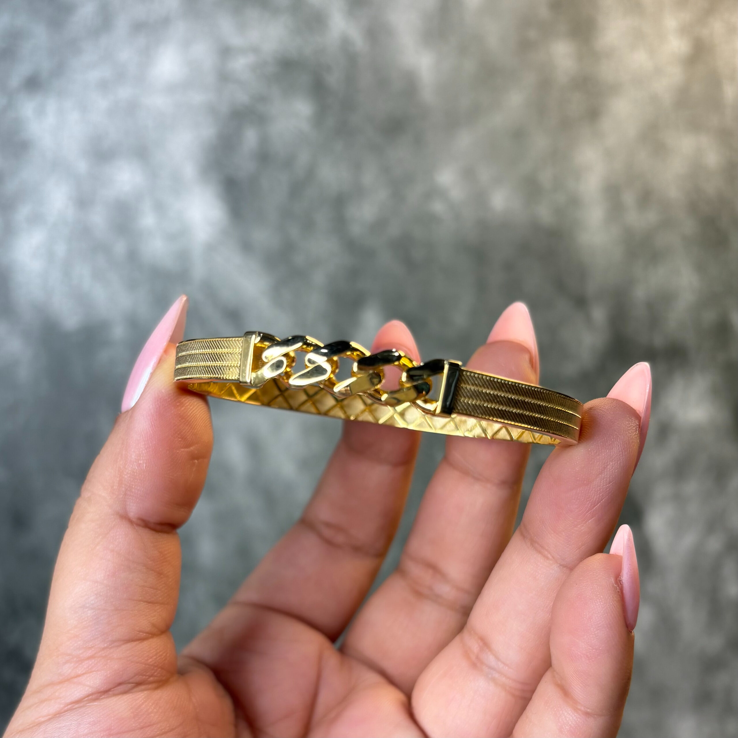 BANGLE ( 9KT GOLD)