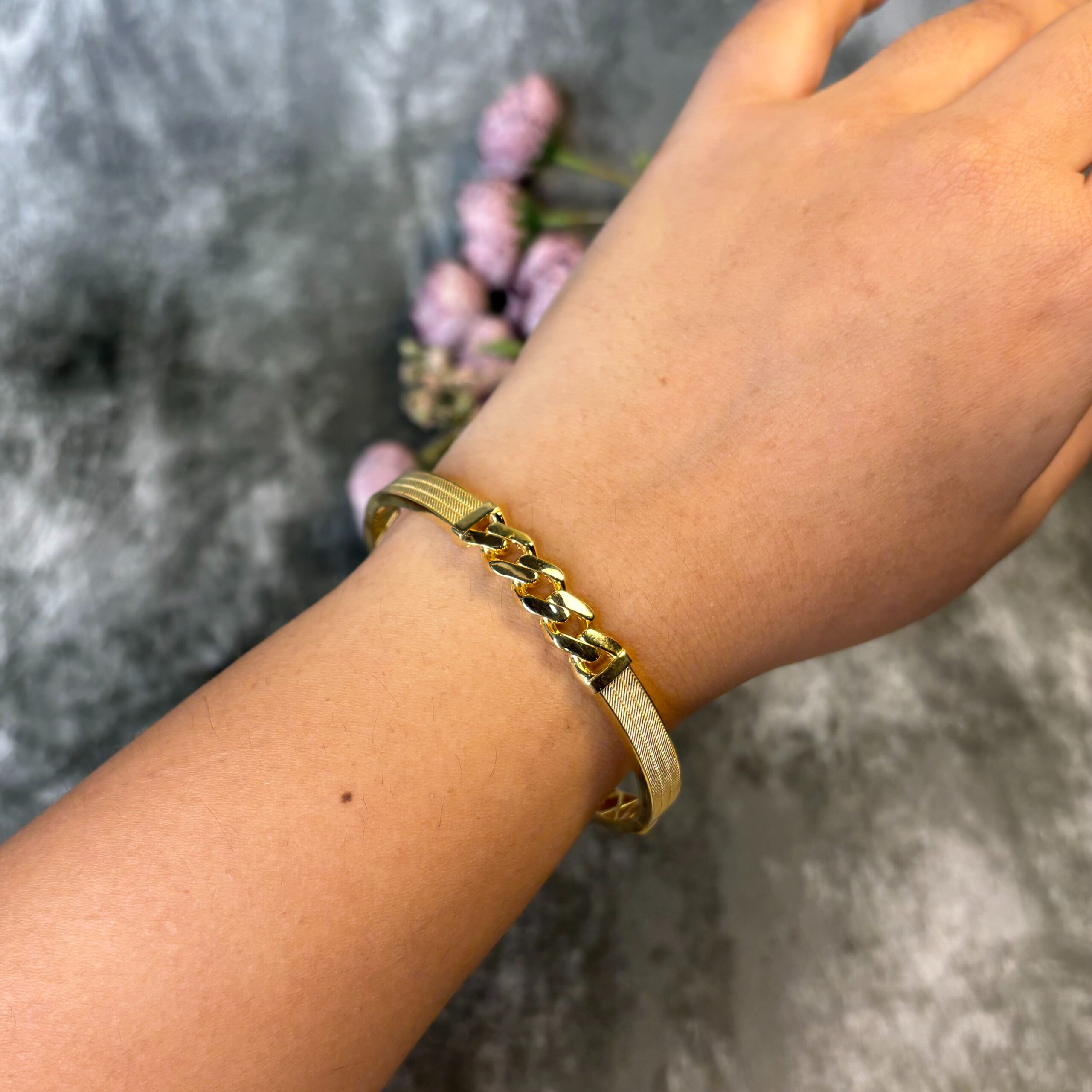 BANGLE ( 9KT GOLD)