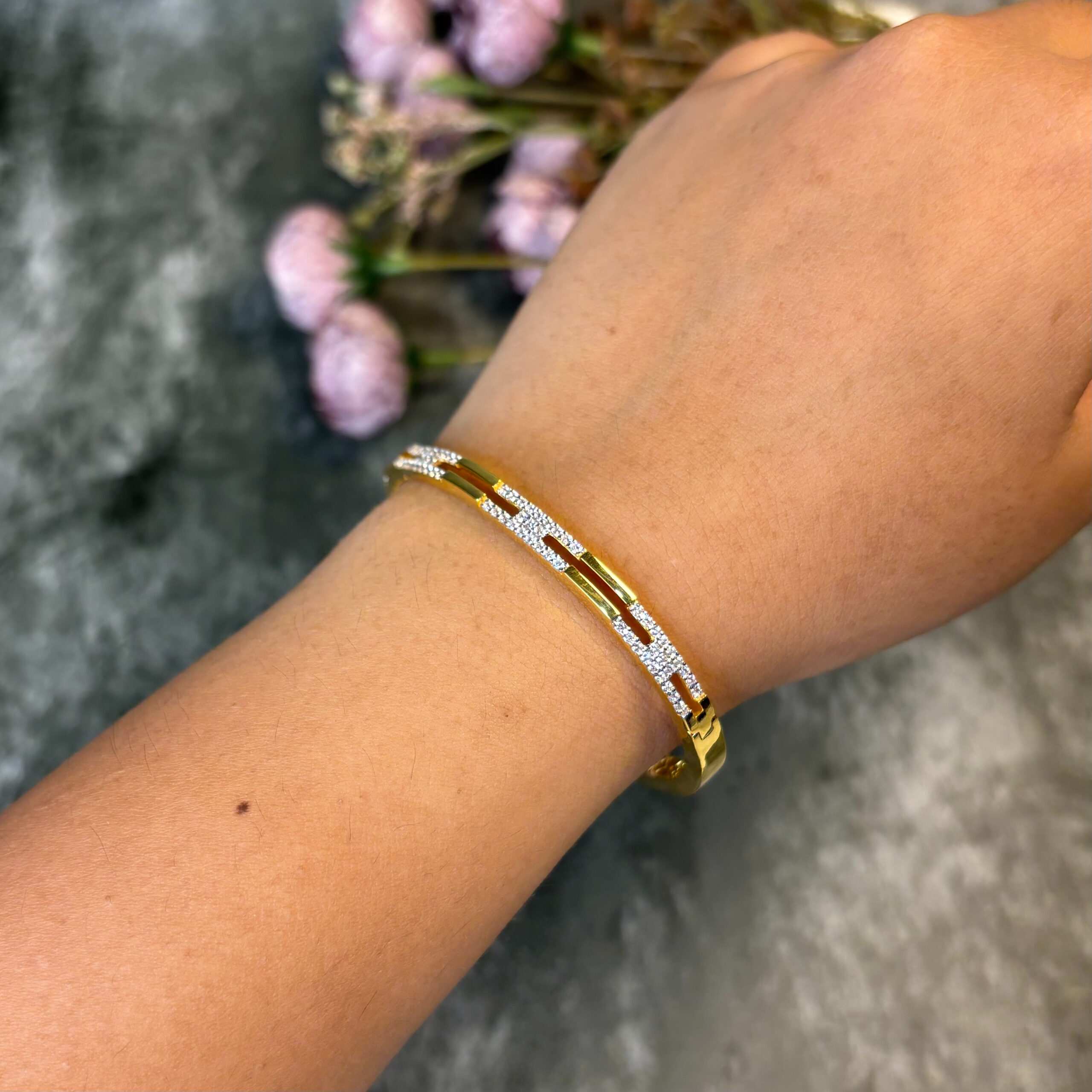 BANGLE ( 9KT GOLD)