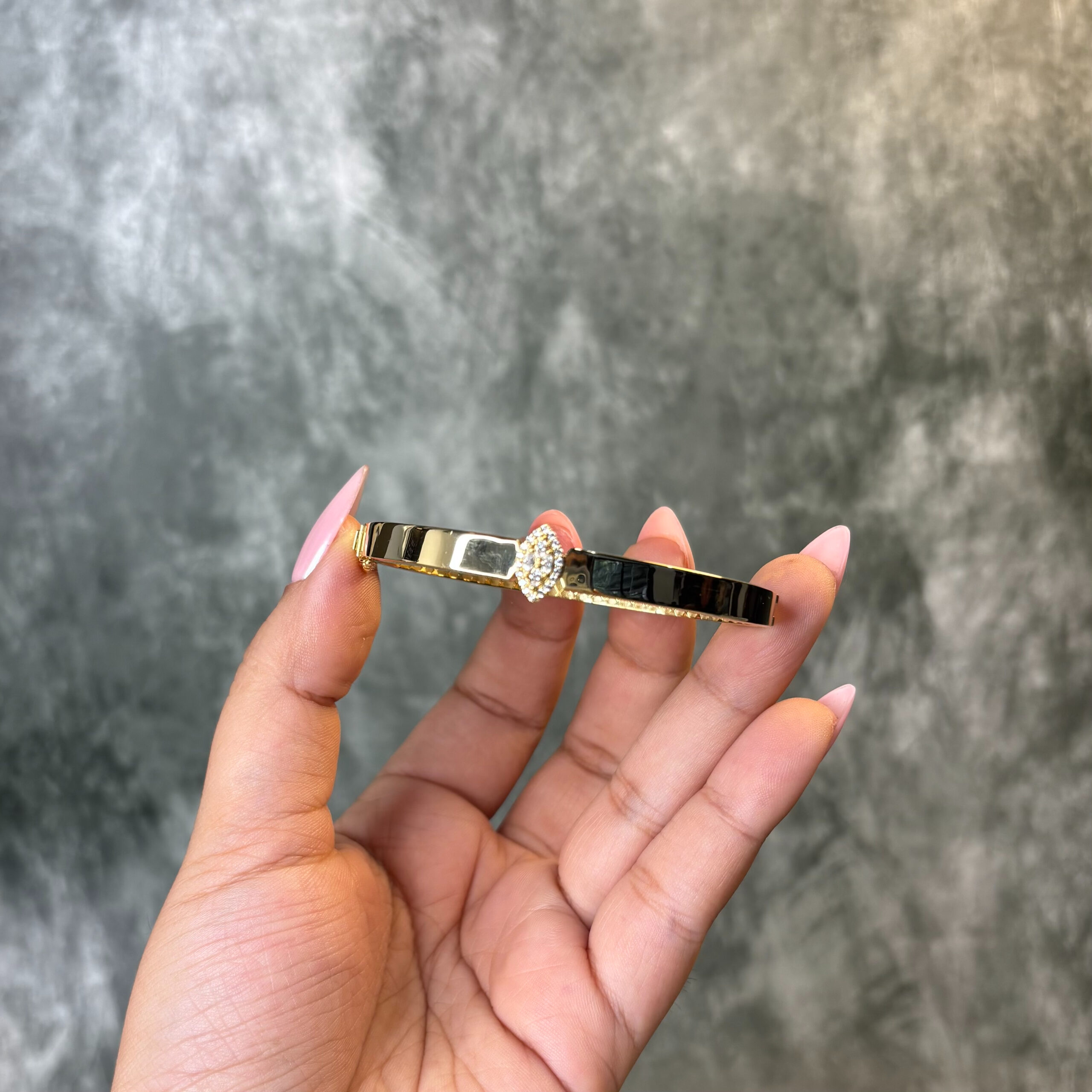 BANGLE ( 9KT GOLD)