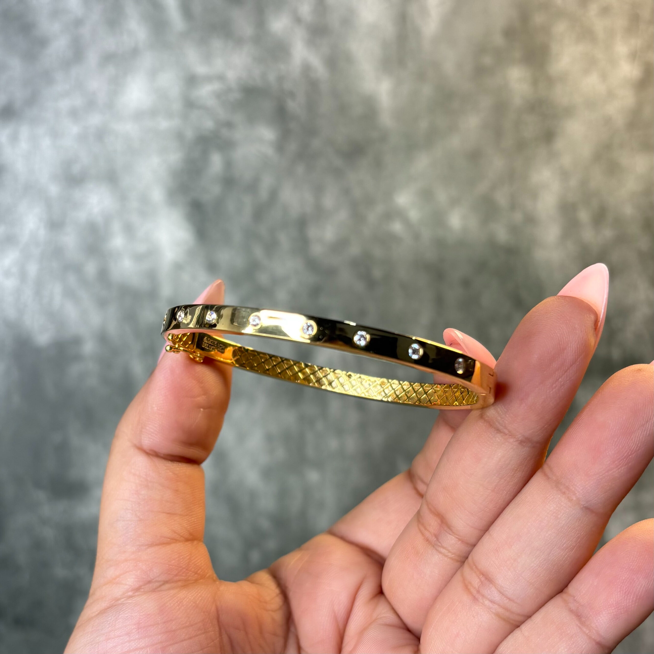 BANGLE ( 9KT GOLD)