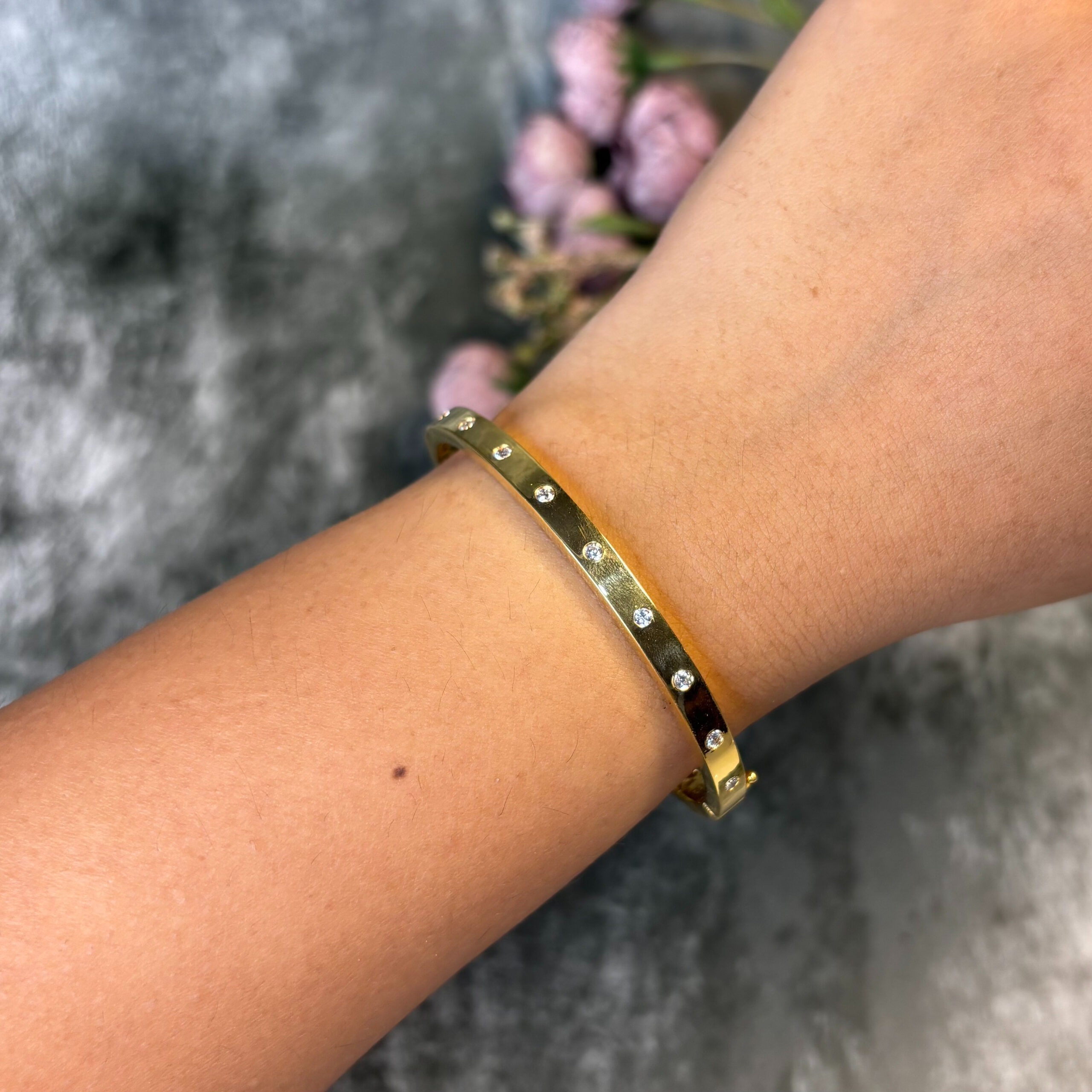 BANGLE ( 9KT GOLD)