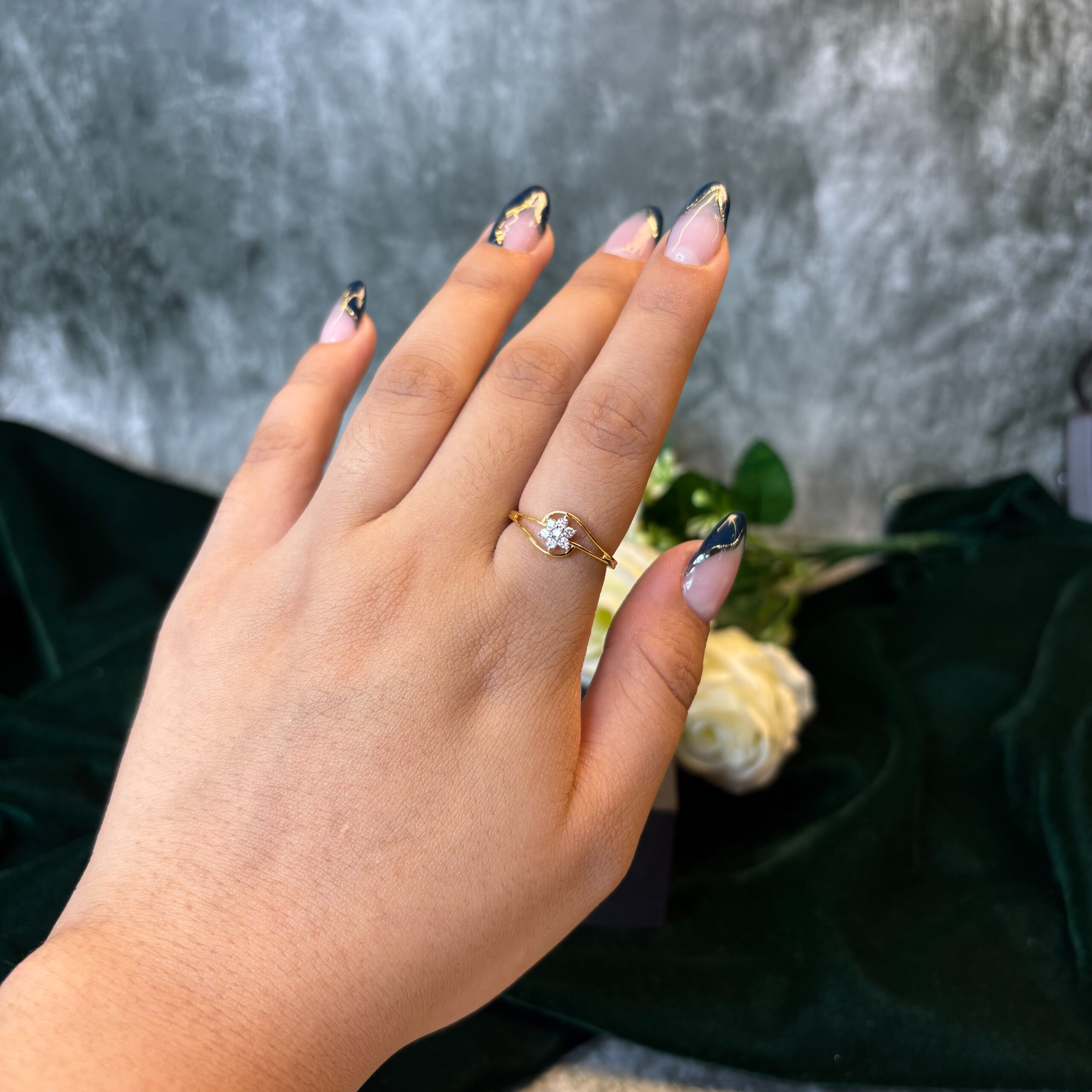 DIAMOND RING  ( 9KT GOLD)