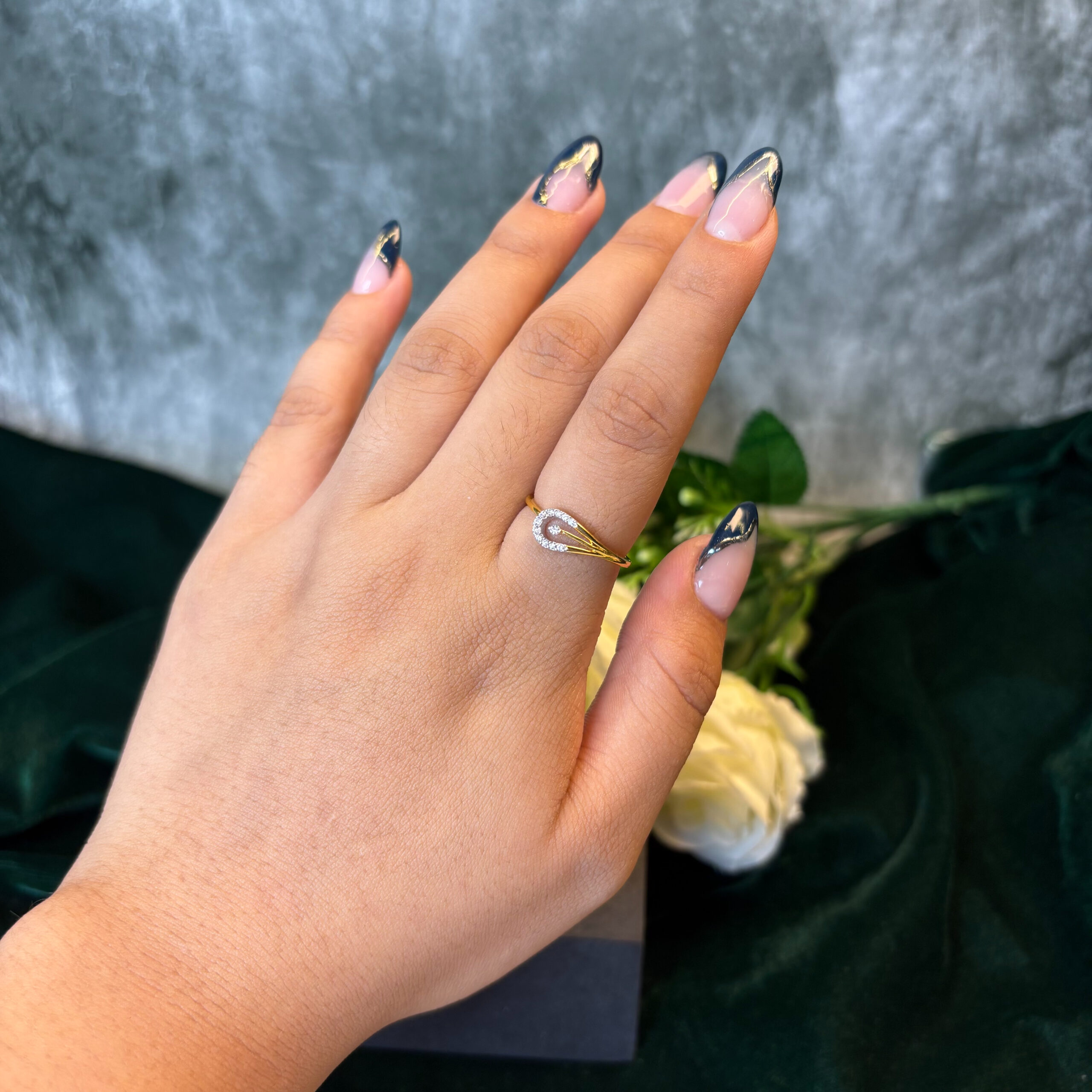DIAMOND RING  ( 9KT GOLD)